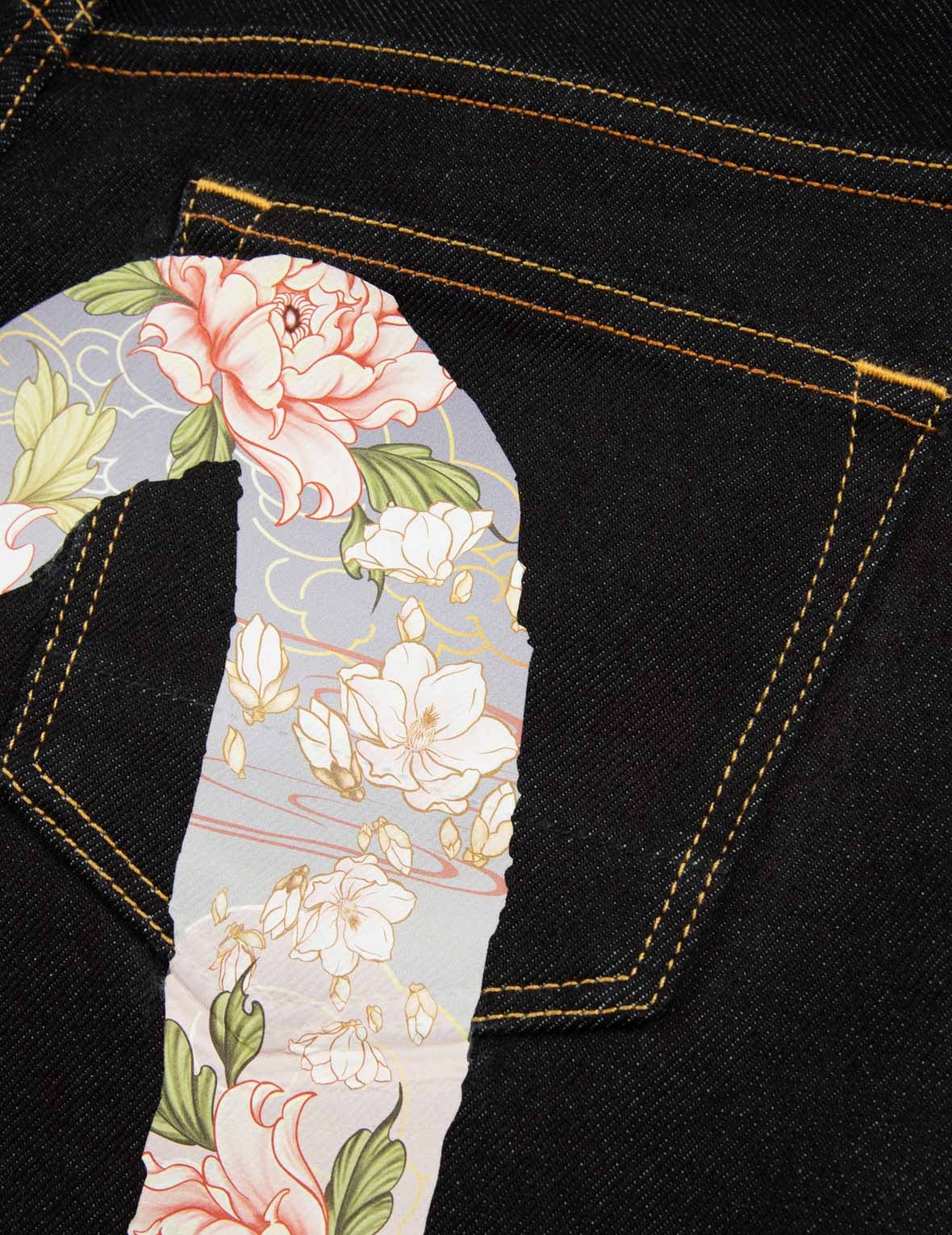 EMBROIDERY GOLDFISH AND FLORAL FLOW BRUSHSTROKE DAICOCK PRINT BOYFRIEND JEANS - 8