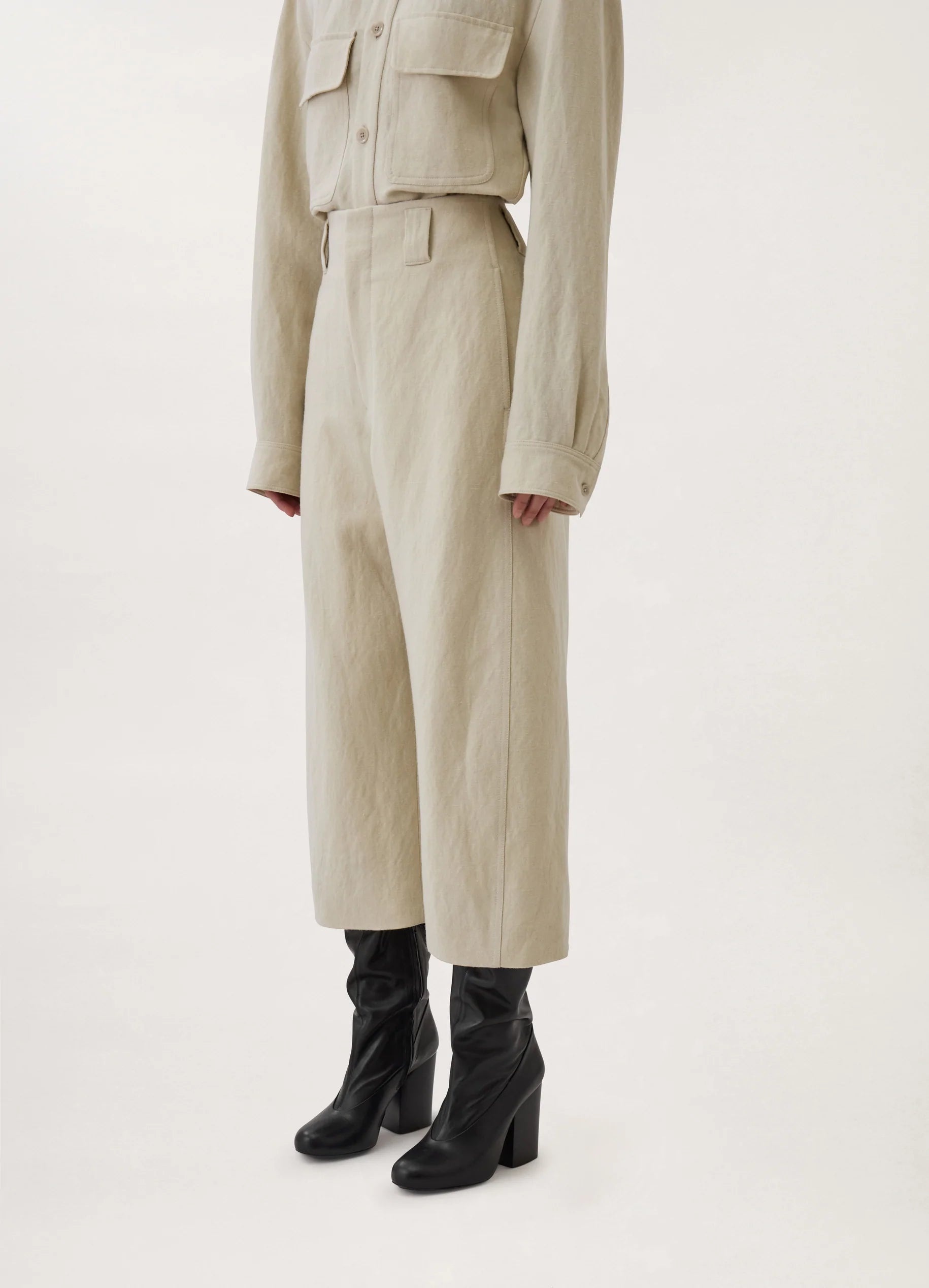 CROPPED CURVED PANTS
LINEN WOOL - 3