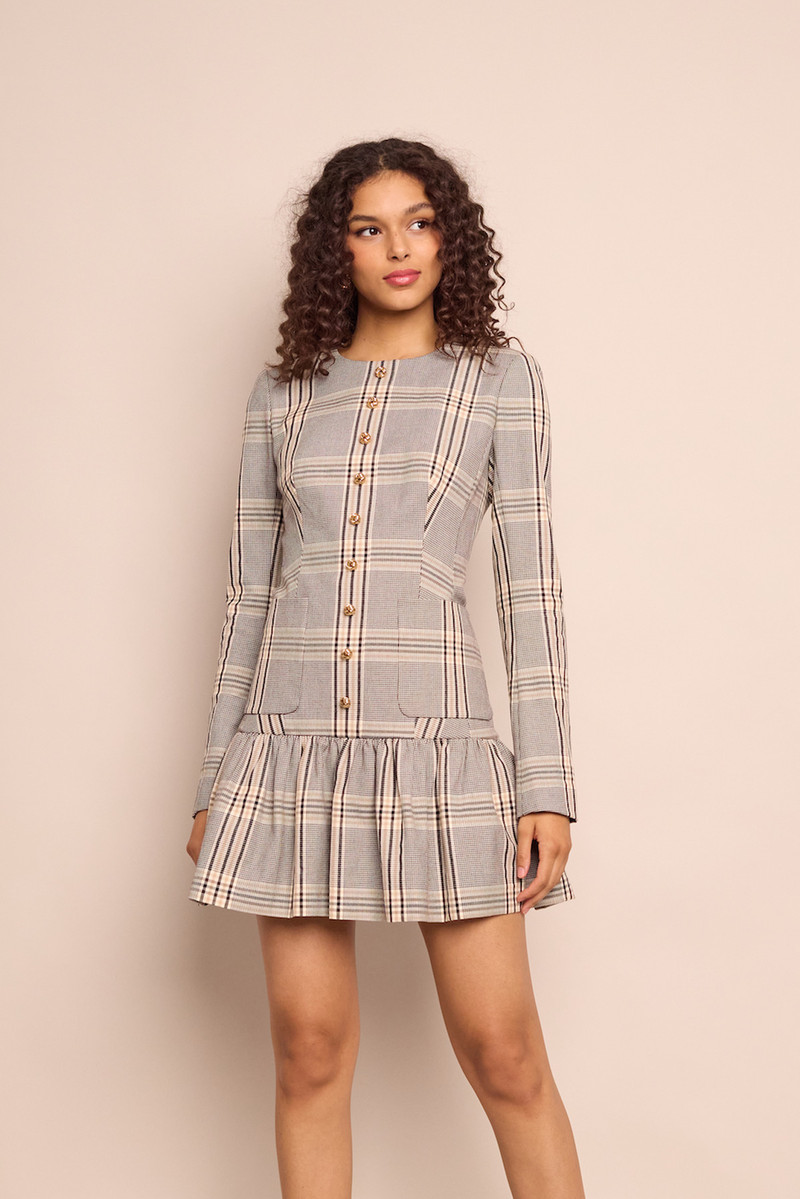 Adams Dress Classic Elegance with Modern Flair in Every Detail 4