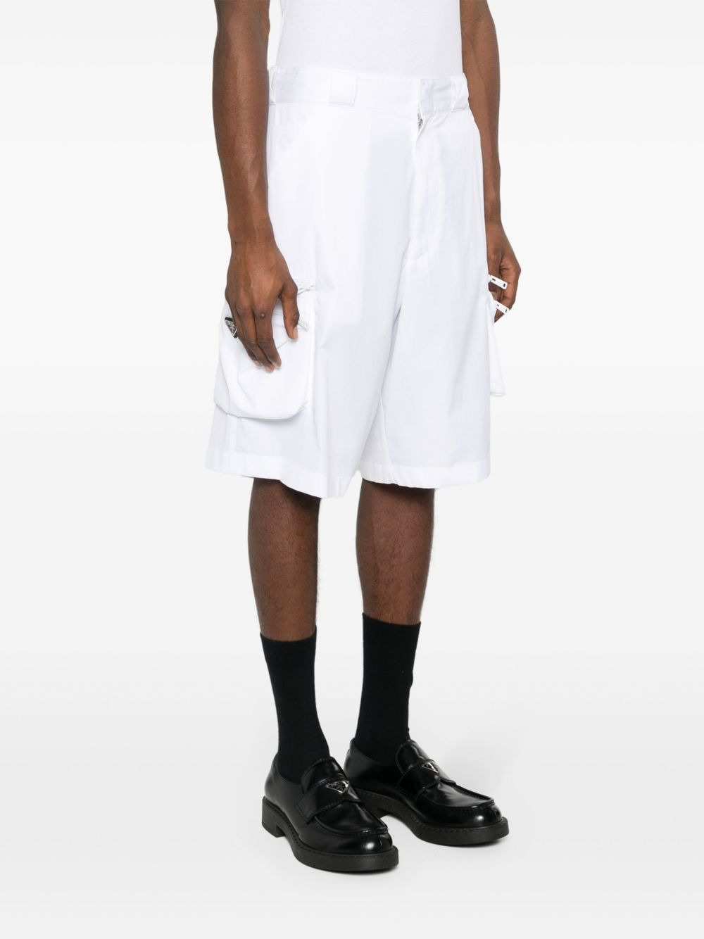 enamel triangle-logo cargo shorts - 4