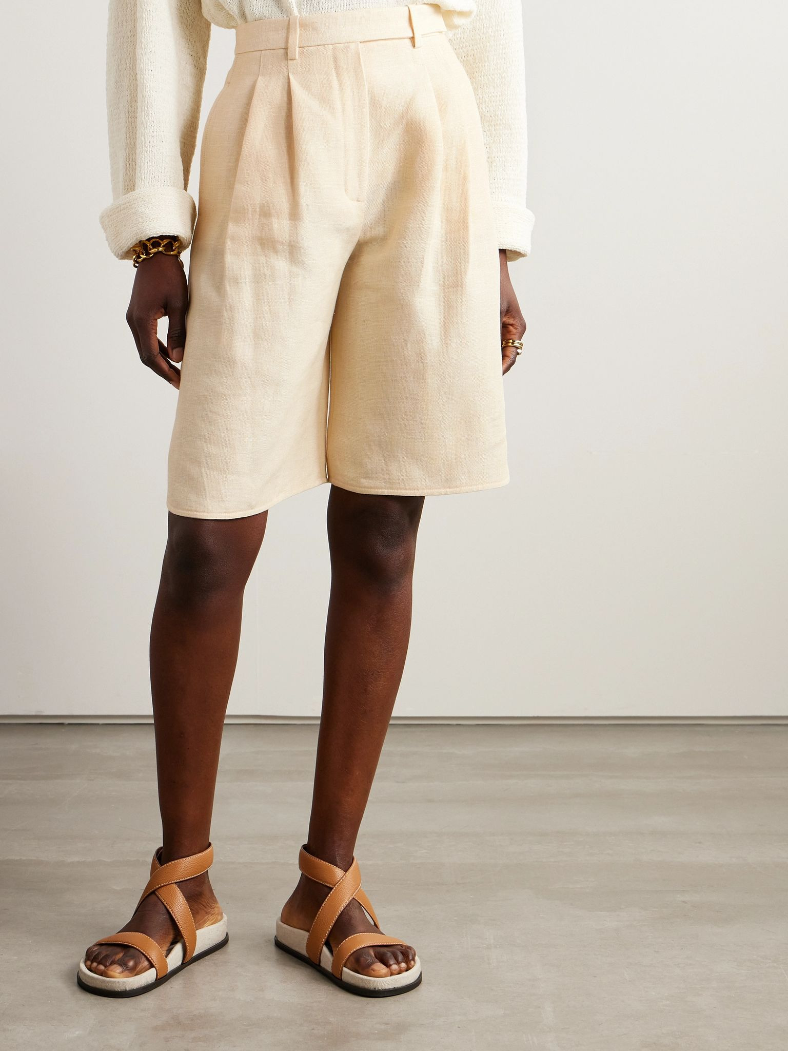 Pleated linen straight-leg shorts Cream - 3