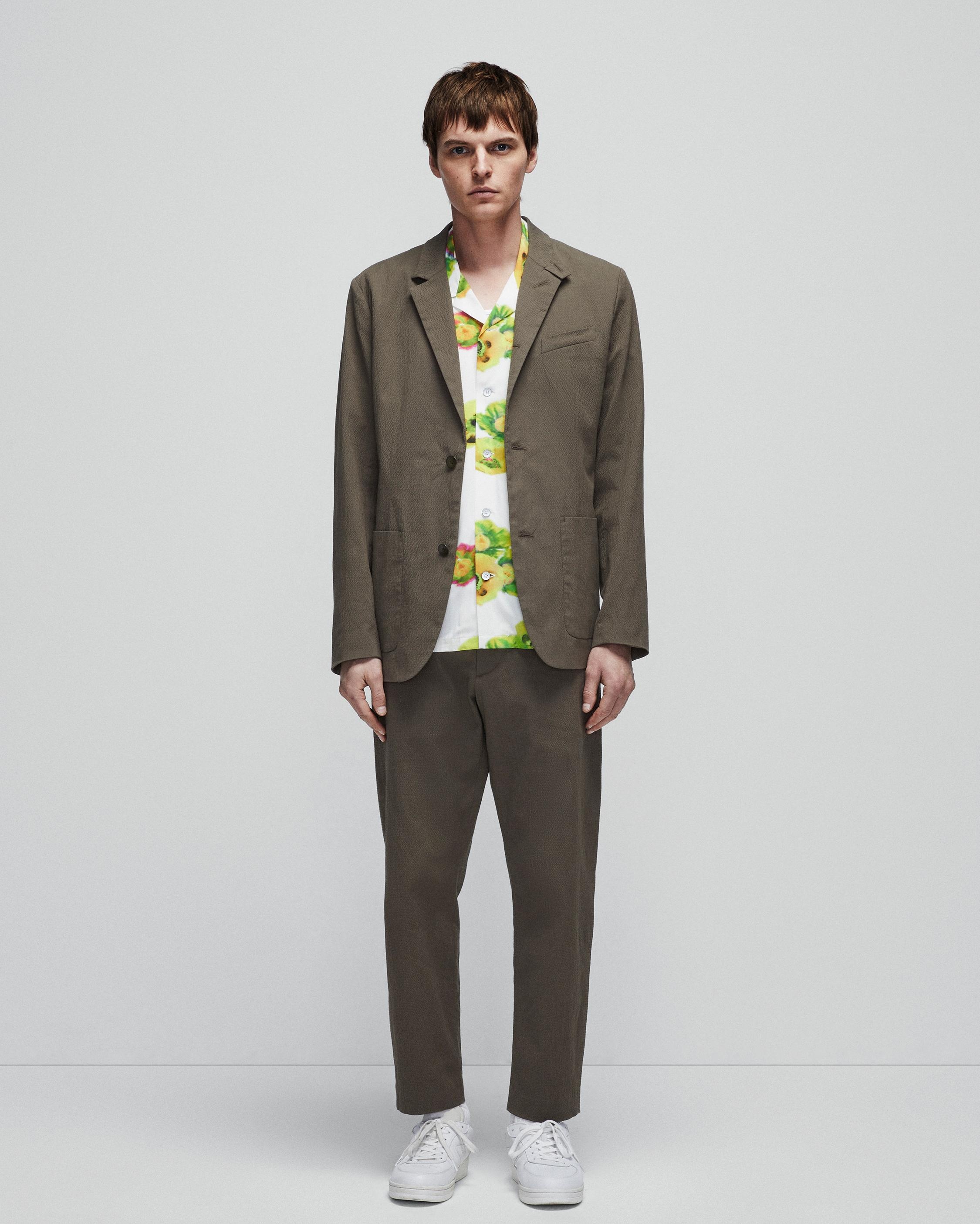Linden Blazer
Stretch Seersucker Blazer - 3