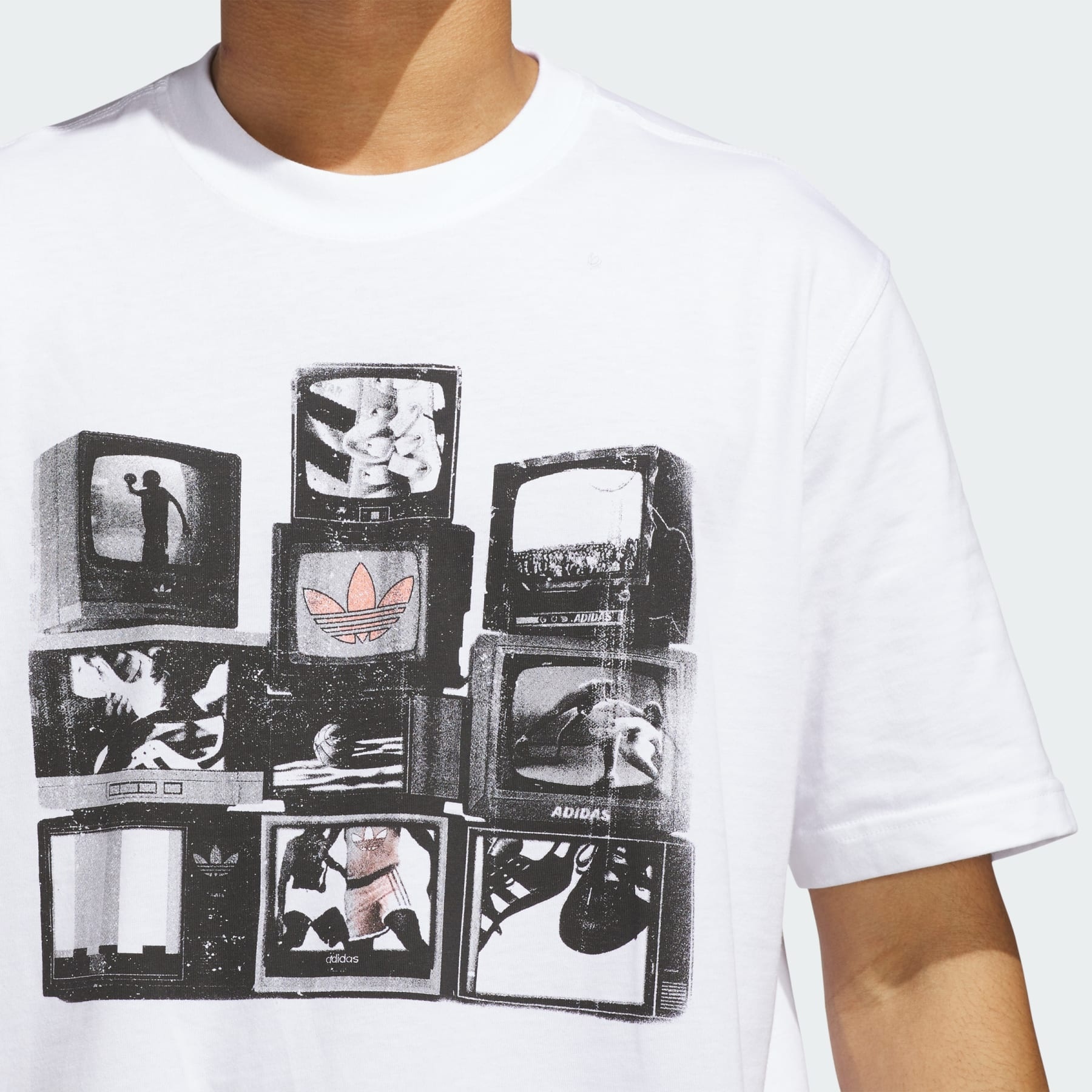 【ADIDAS ORIGINALS】Vintage TV Tシャツ adidas adidas Originals Vintage TV Graphic Tee | REVERSIBLE