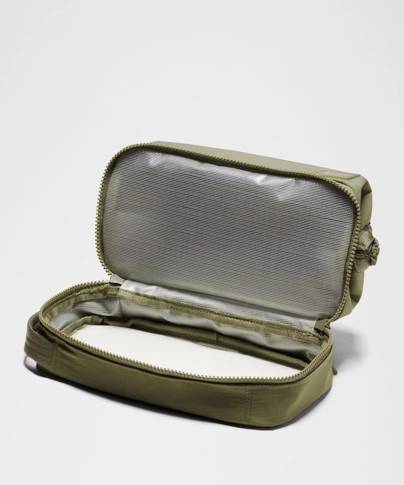 Dual-Compartment Toiletry Bag 3