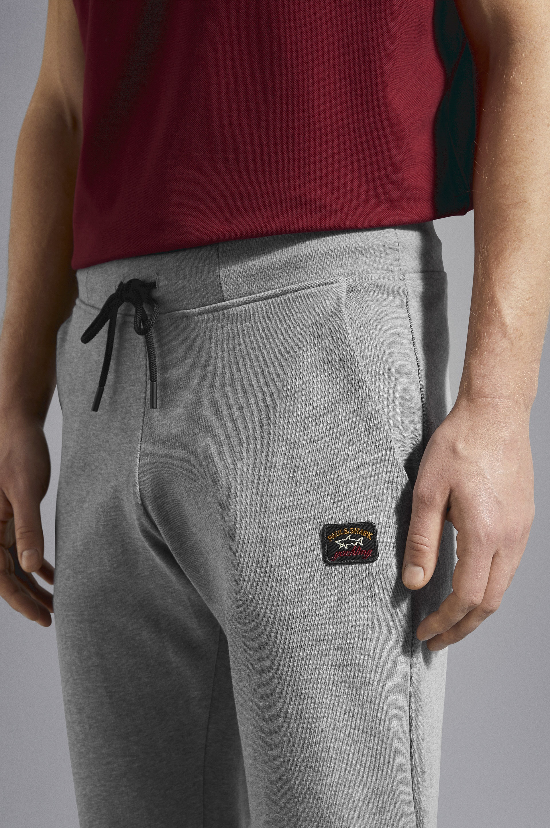 COTTON SWEATPANTS WITH ICONIC BADGE - 4