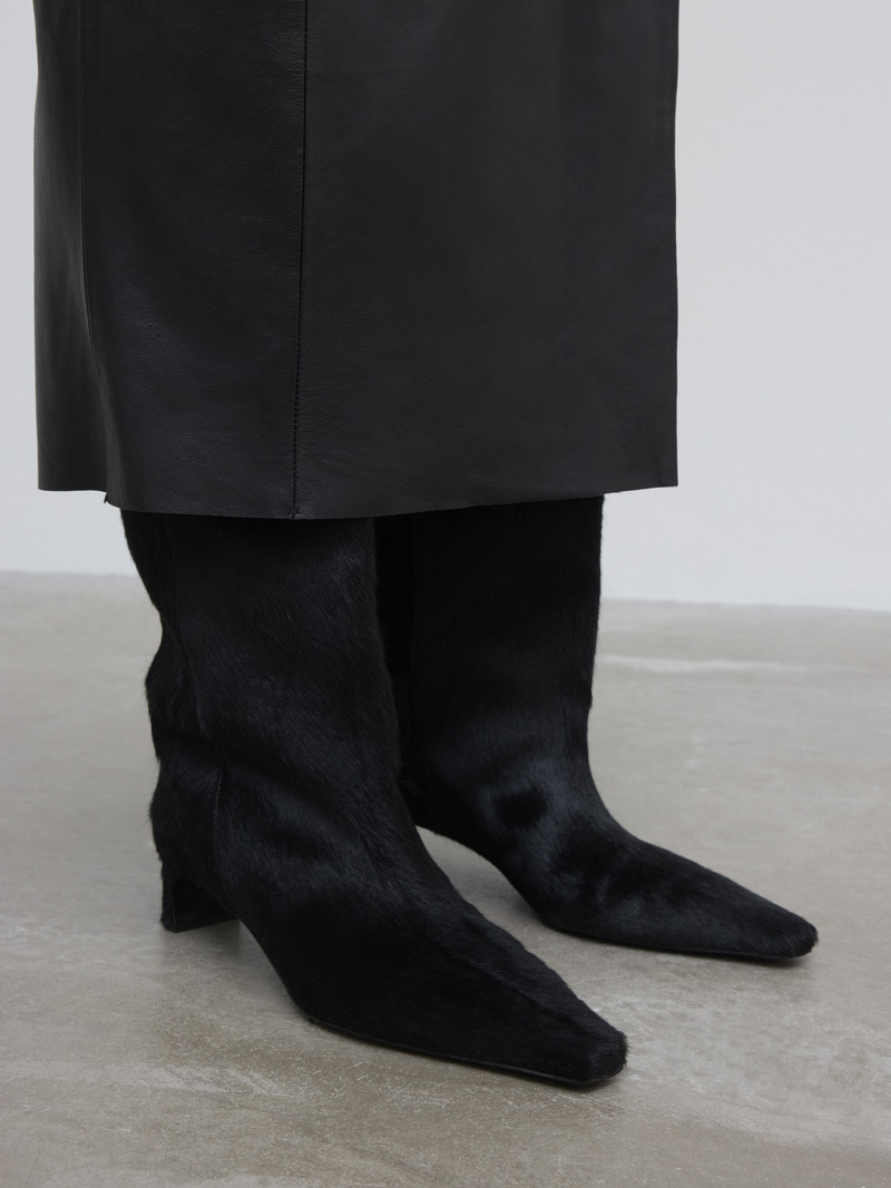 Boot black pony hair 3