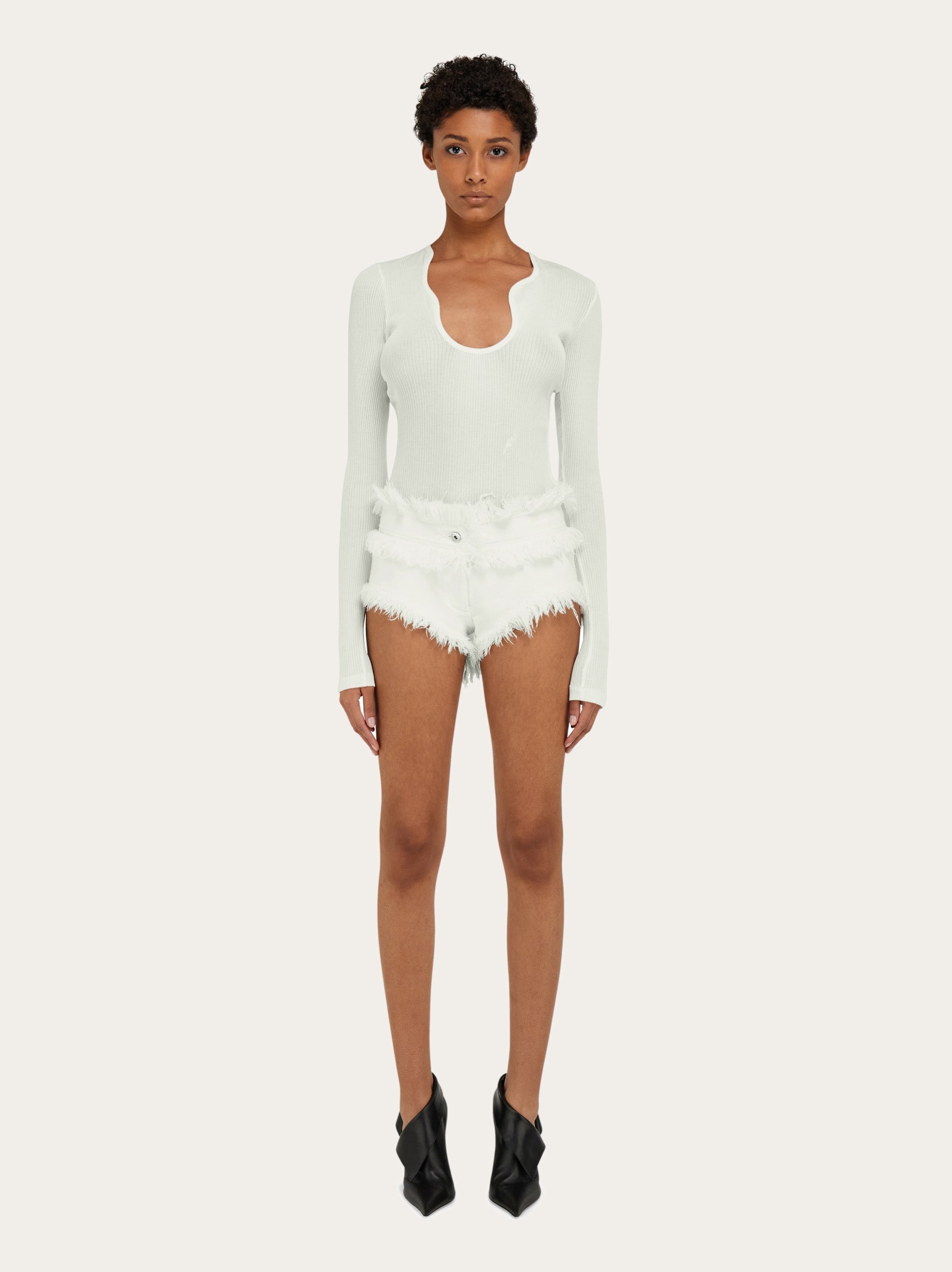 Frayed denim shorts - 6