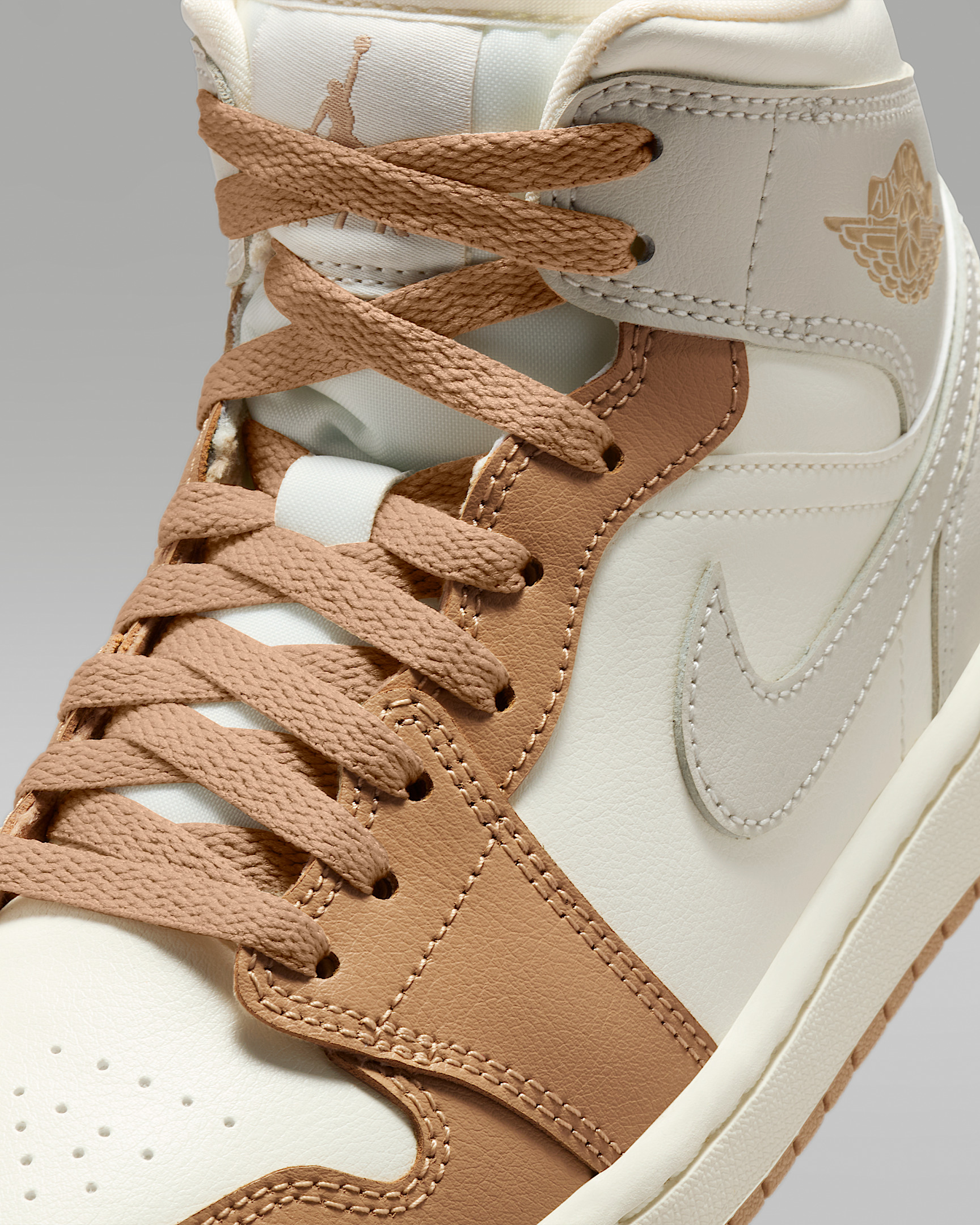 Air Jordan 1 Mid Women's Shoes - 7