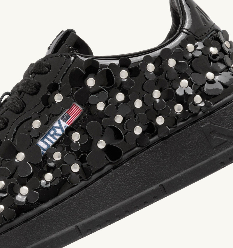 AUTRY MEDALIST LOW 'BLOOMING' SNEAKERS IN PATENT LEATHER COLOR BLACK outlook