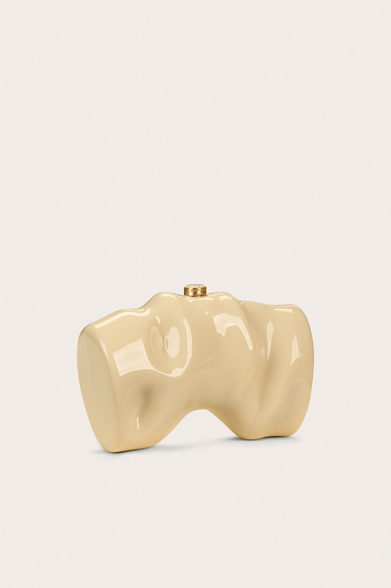 Cult Gaia SCRUNCH CLUTCH outlook