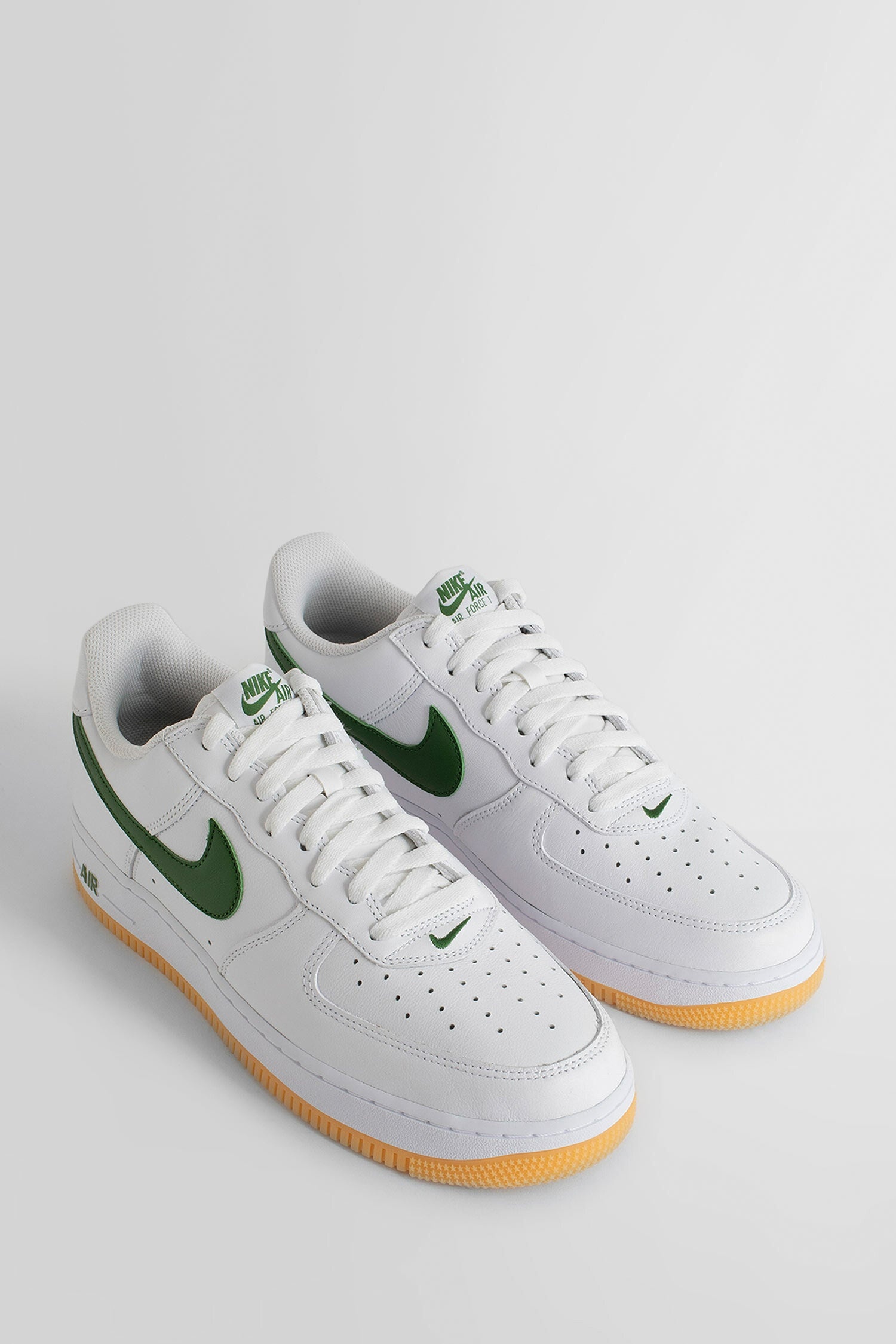 NIKE UNISEX WHITE SNEAKERS - 6