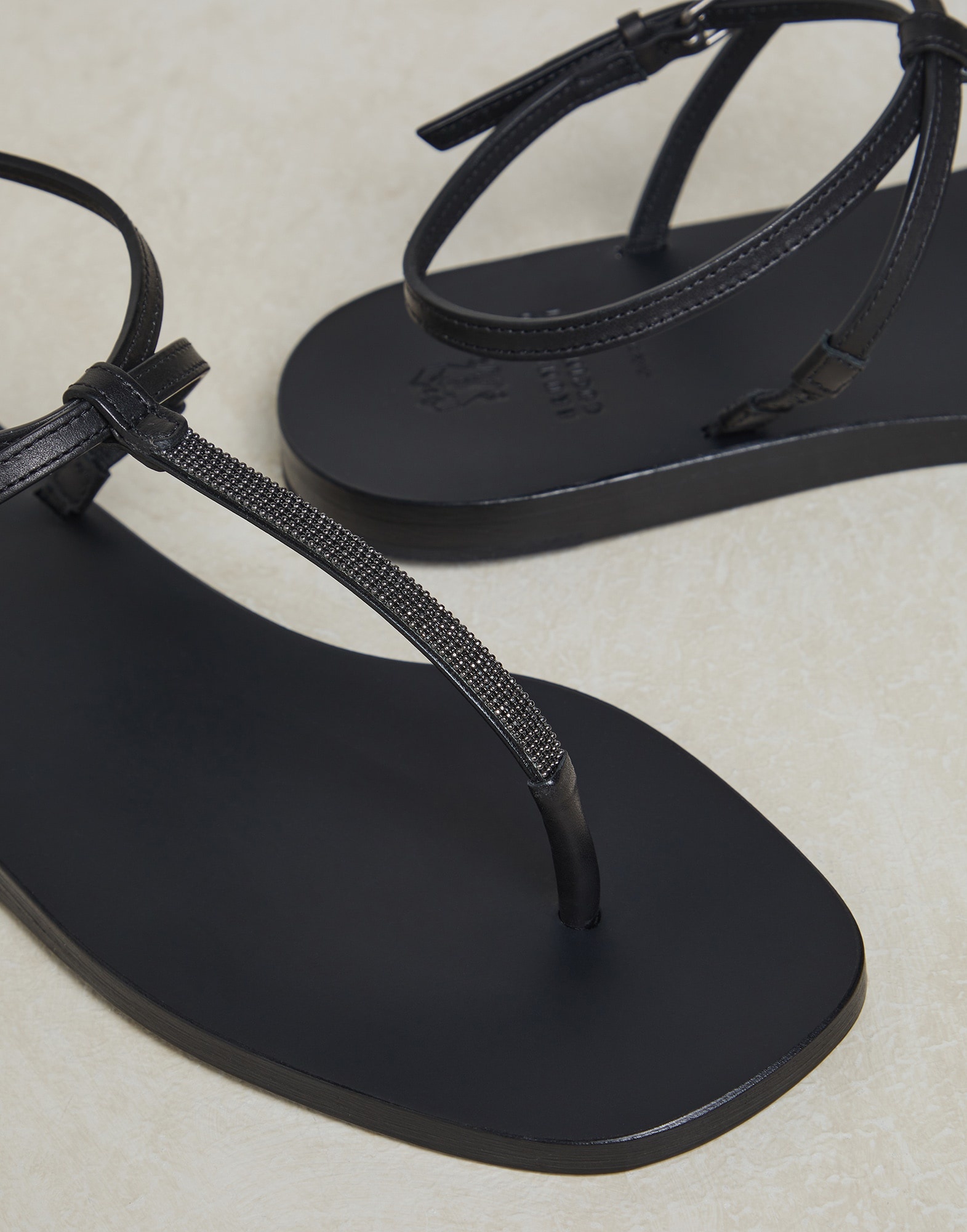 Matte calfskin sandals with shiny strap - 4