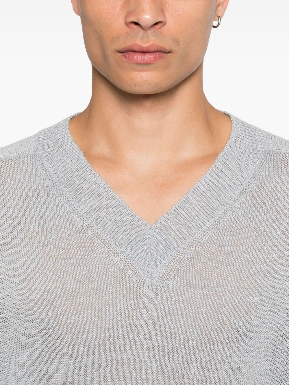 V-neck long-sleeved sweater - 5