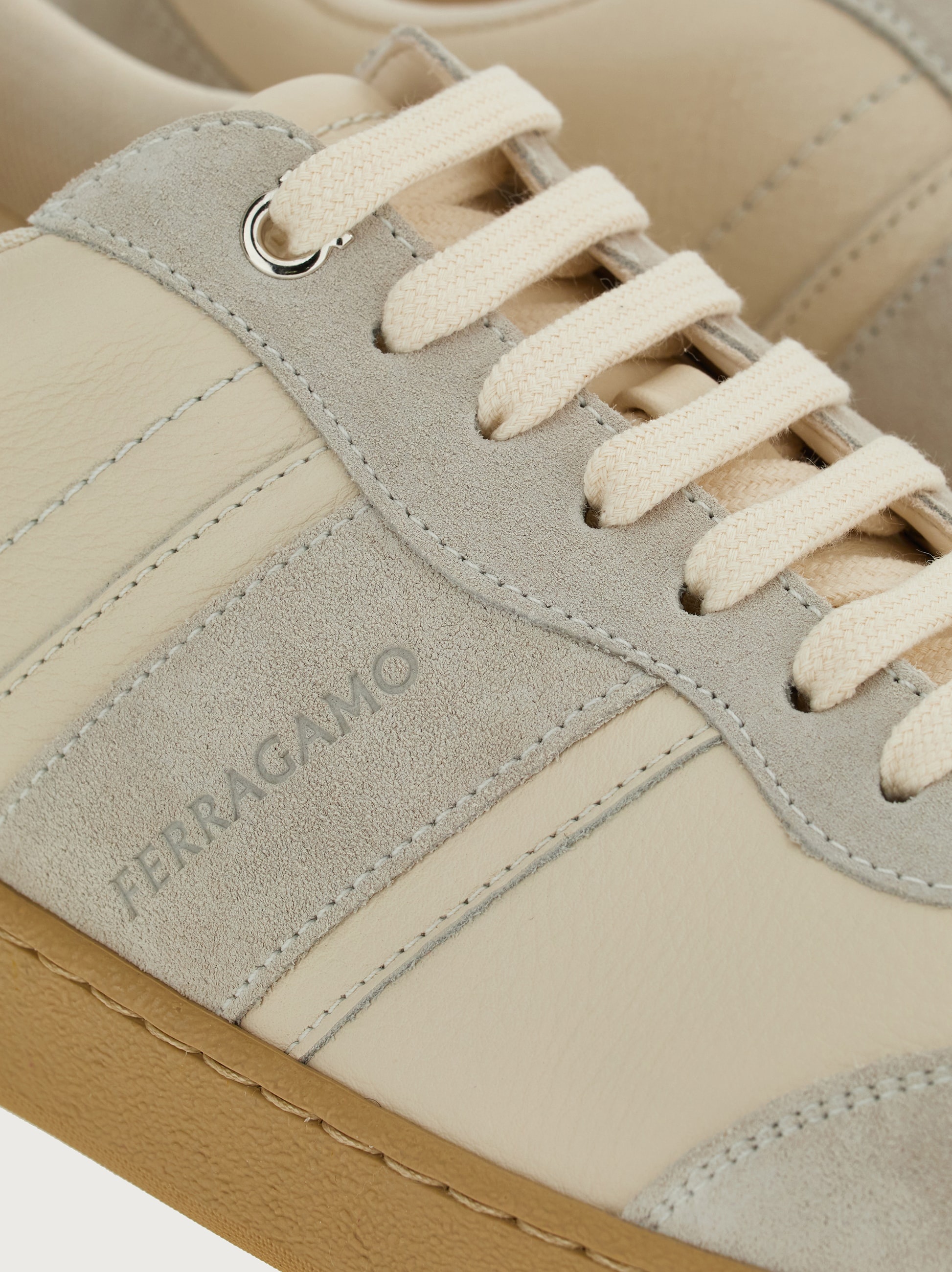 Low top sneaker with signature - 7