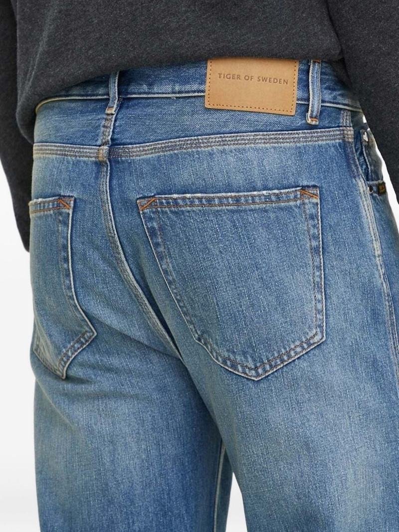 straight-leg jeans 3