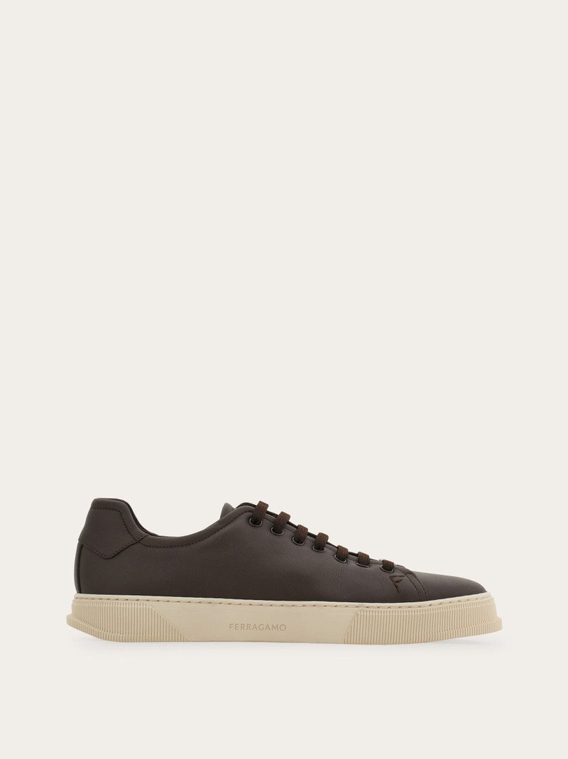 Low-top sneaker 1