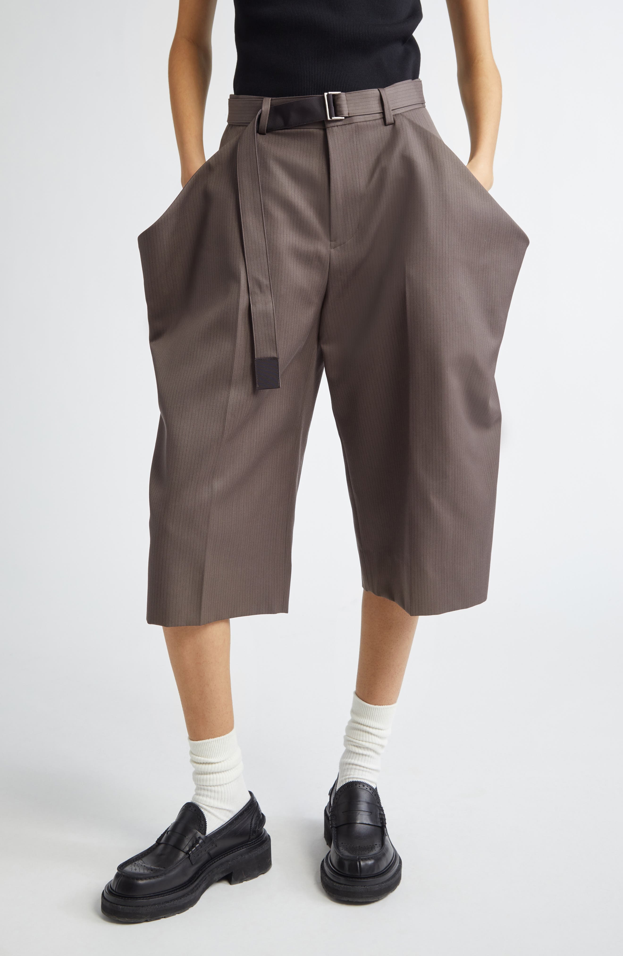 ■sacai■サカイ■Pinstripe Belted Wool Doeskin Crop Pants■ sacai Sacai Pinstripe Belted Wool Doeskin Crop Pants in