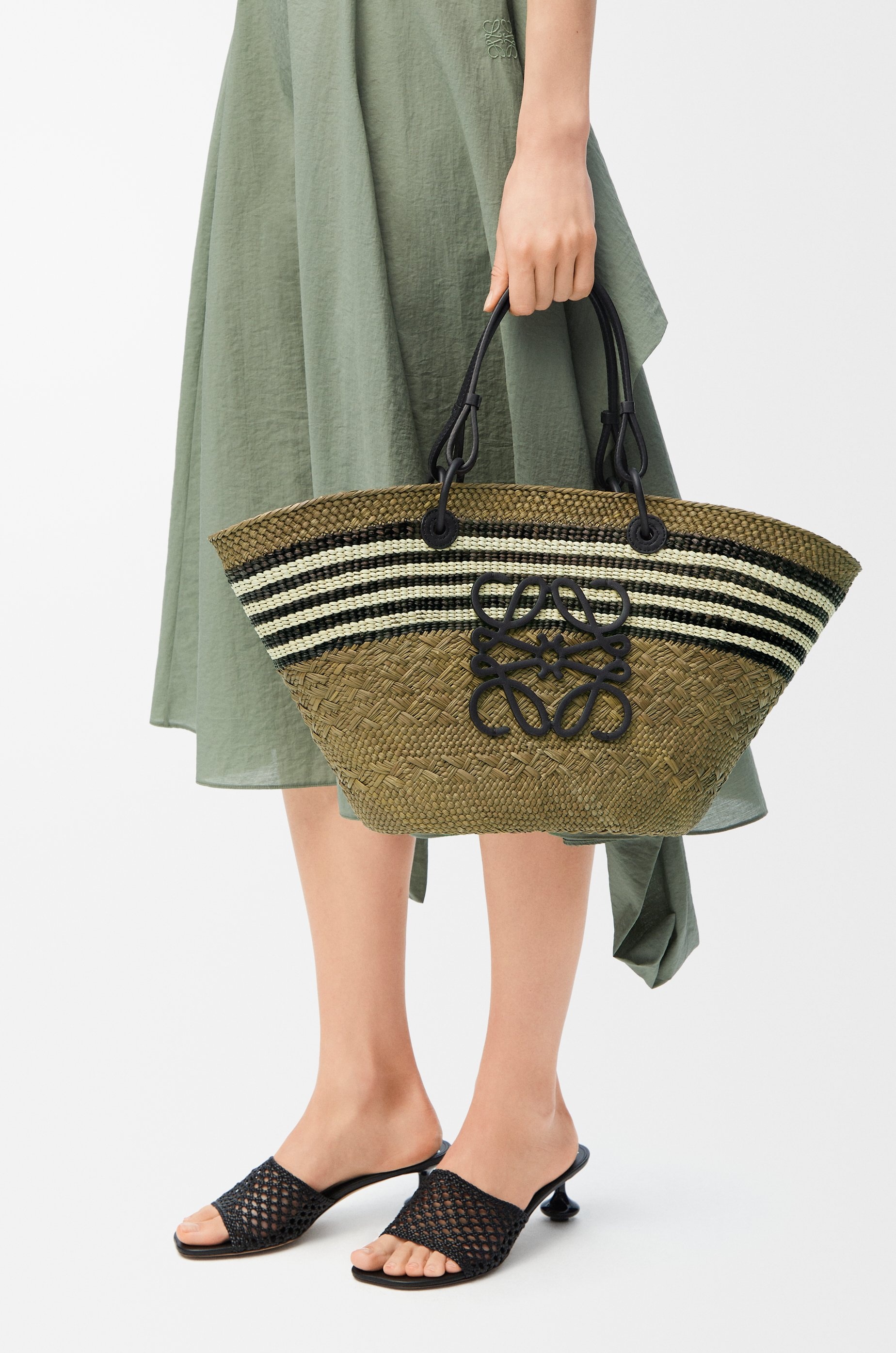 Medium Anagram basket in iraca palm and calfskin - 2