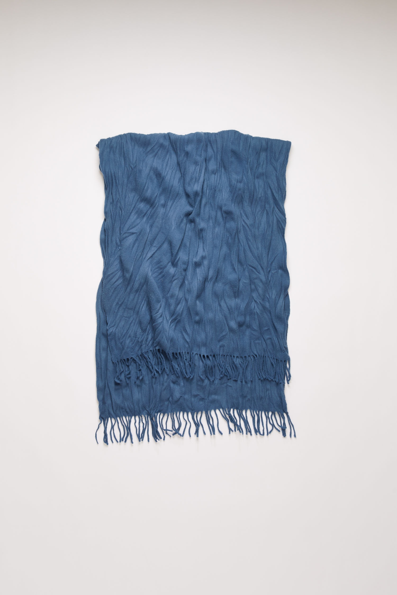 Crinkled wool scarf denim blue - 2