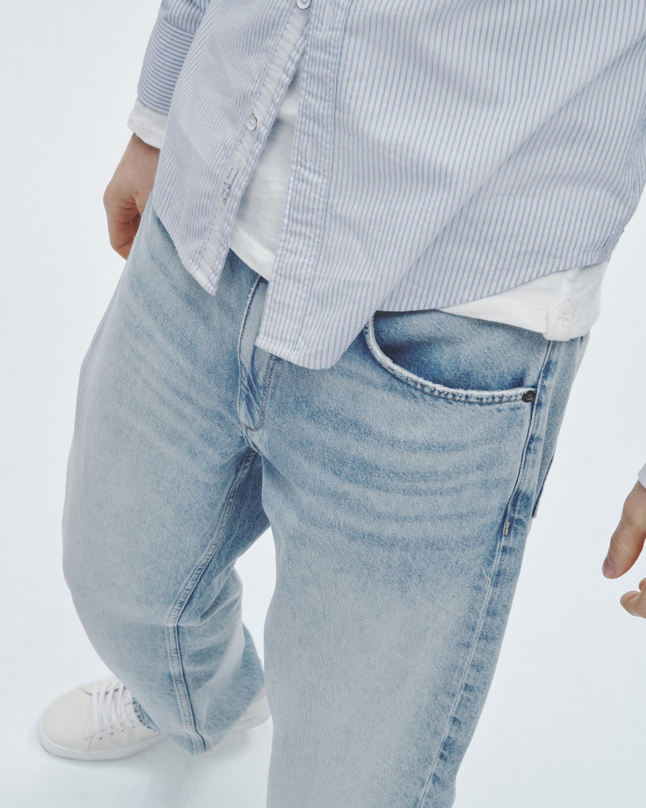 Fit 4 - Skylight
Straight Fit Authentic Rigid Jean - 6