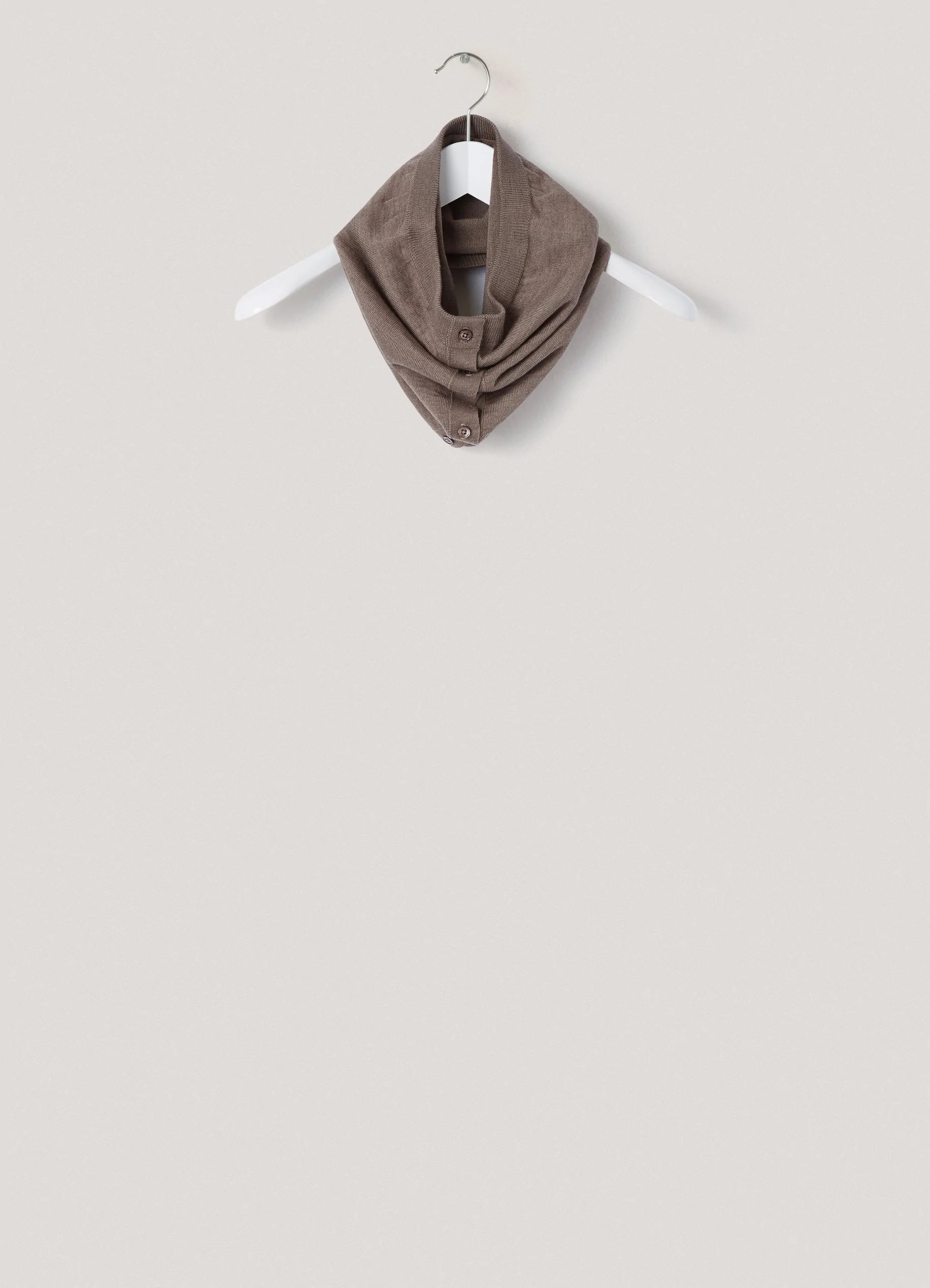 BUTTONED SNOOD
MERINO BLEND - 3