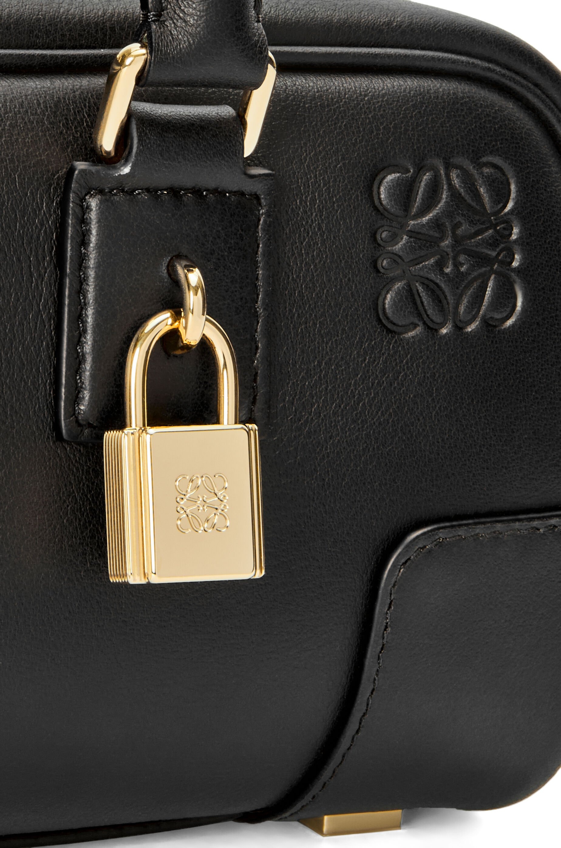 Loewe Amazona 23 Cropped bag in nappa calfskin | REVERSIBLE