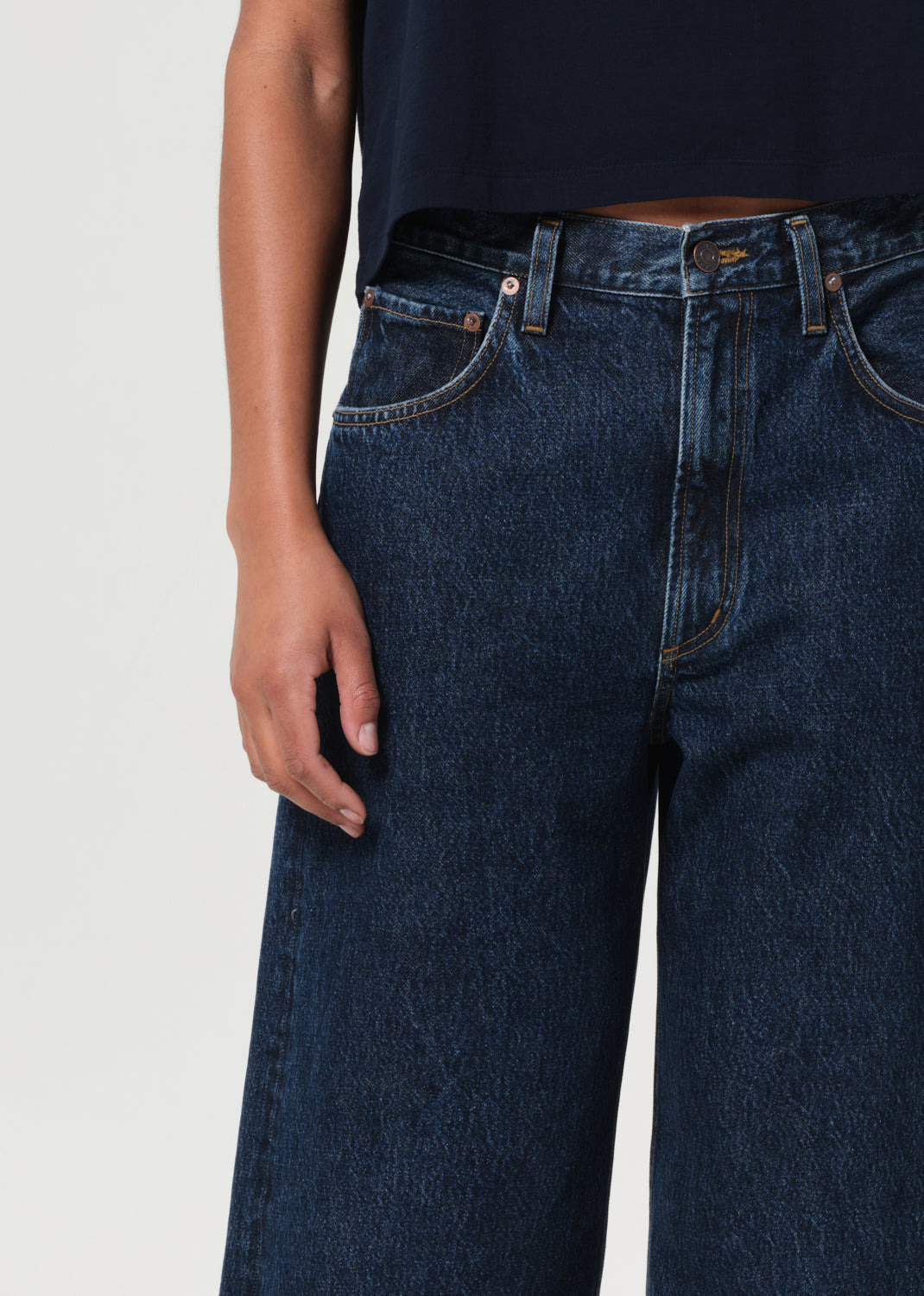 LOW CURVE CROP JEAN IN PENDULUM - 6