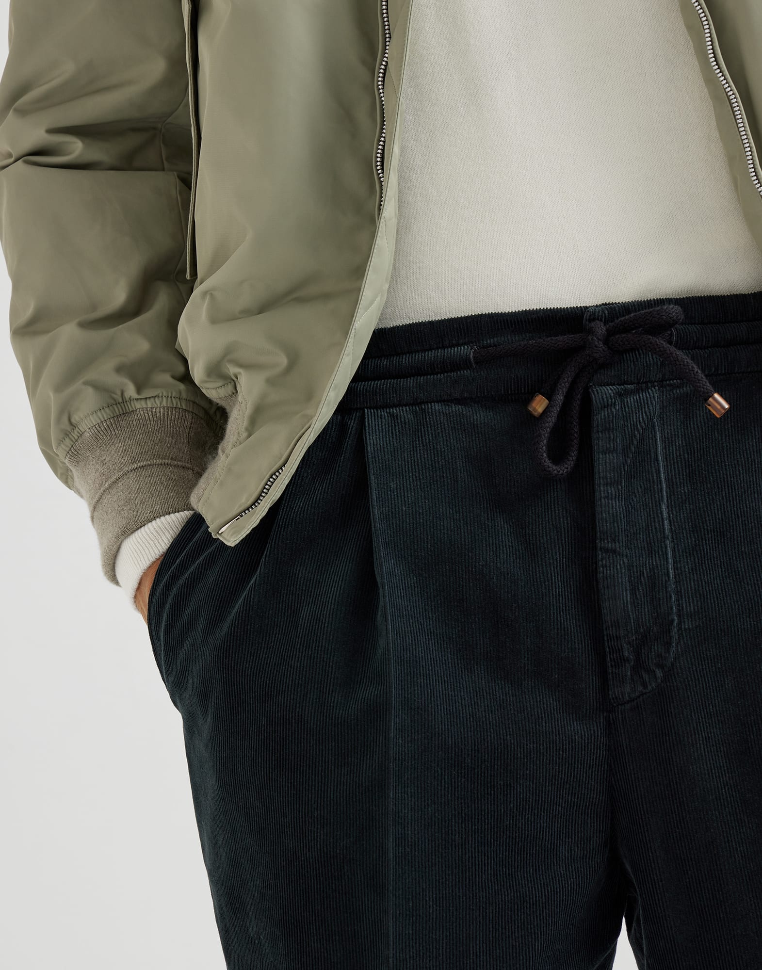 Garment-dyed leisure fit trousers in cotton narrow wale corduroy with drawstring and double pleats - 3