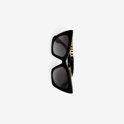 Burberry Logo Detail Cat-eye Frame Sunglasses outlook