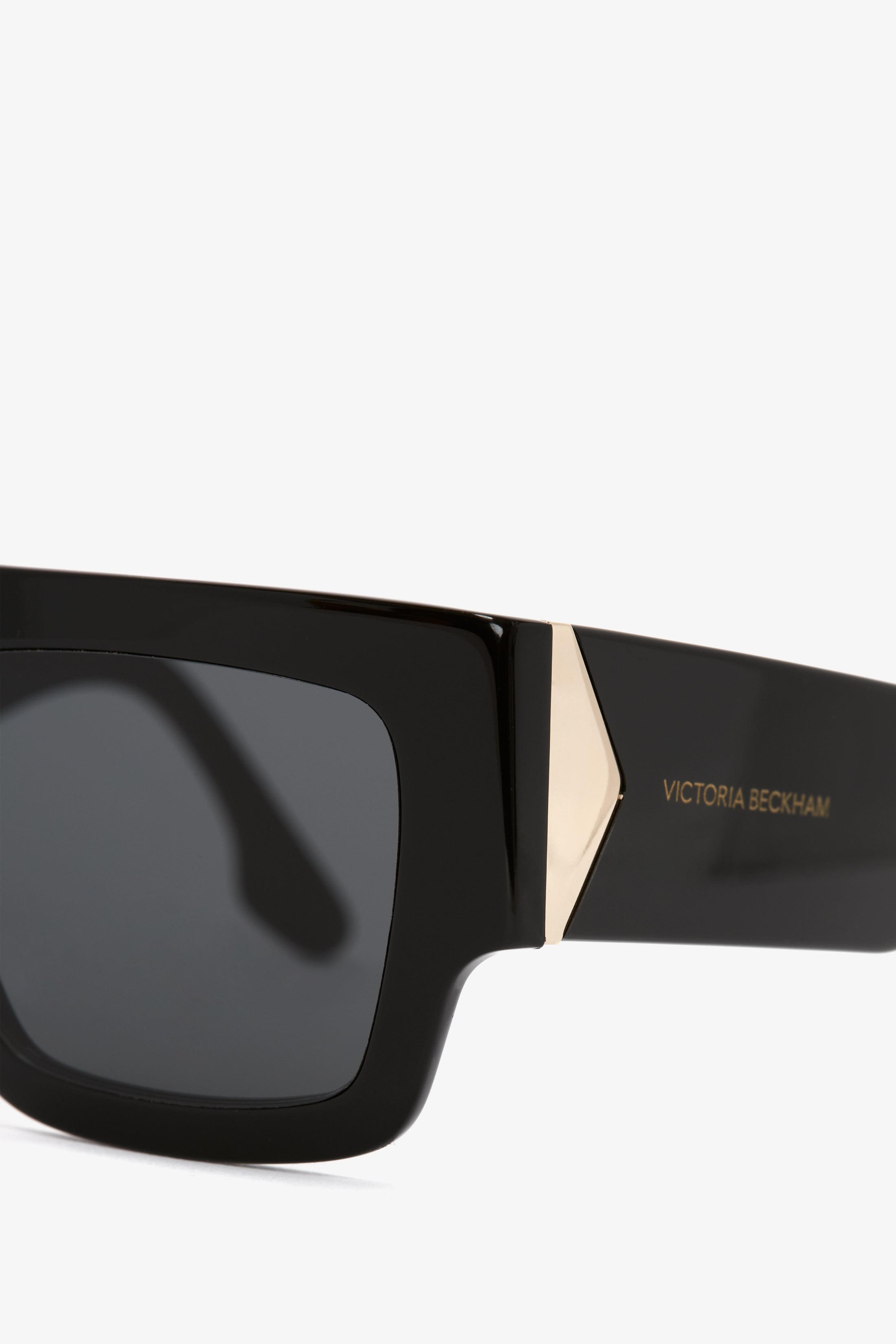 V Plaque Frame Sunglasses In Black - 4