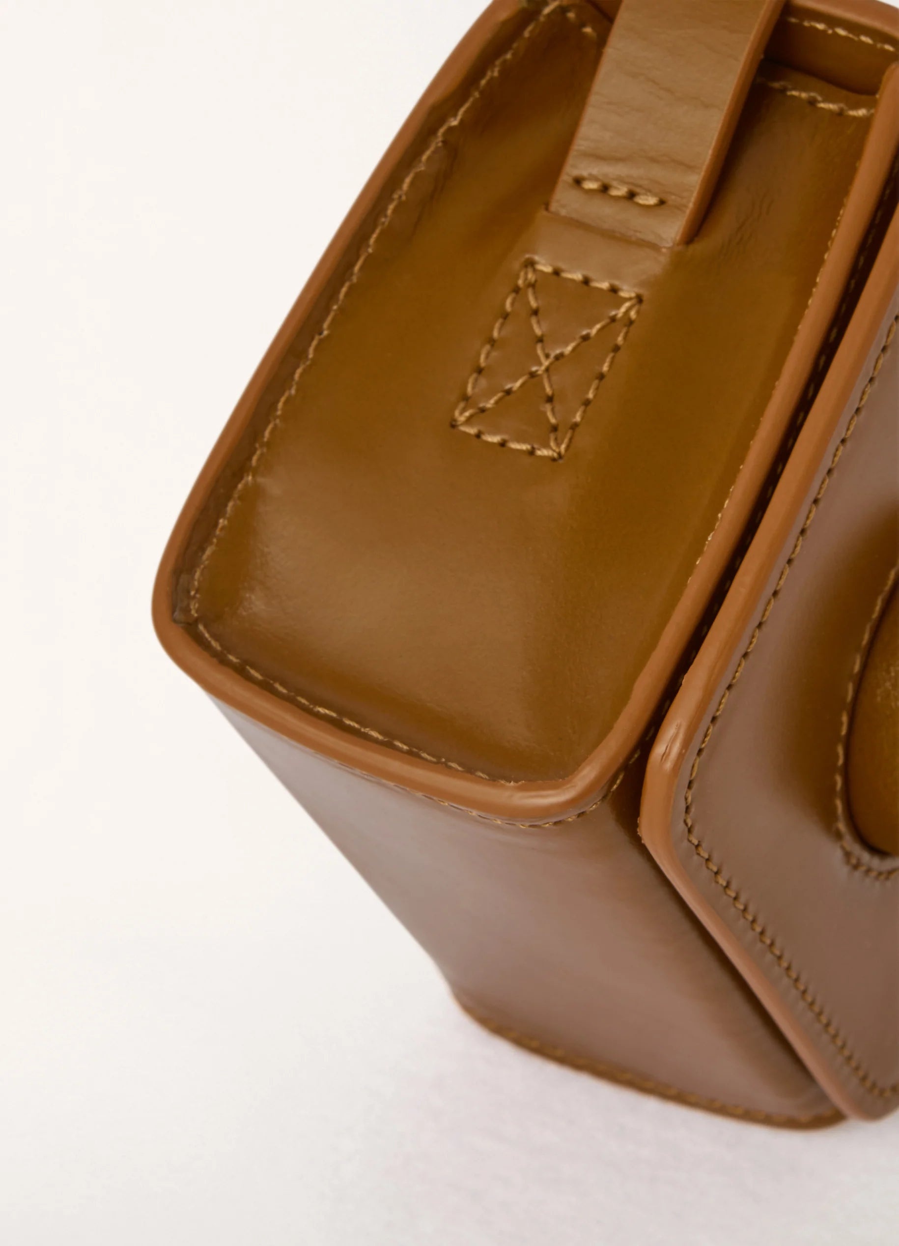 MINI CAMERA BAG
VEGETABLE TANNE - 3