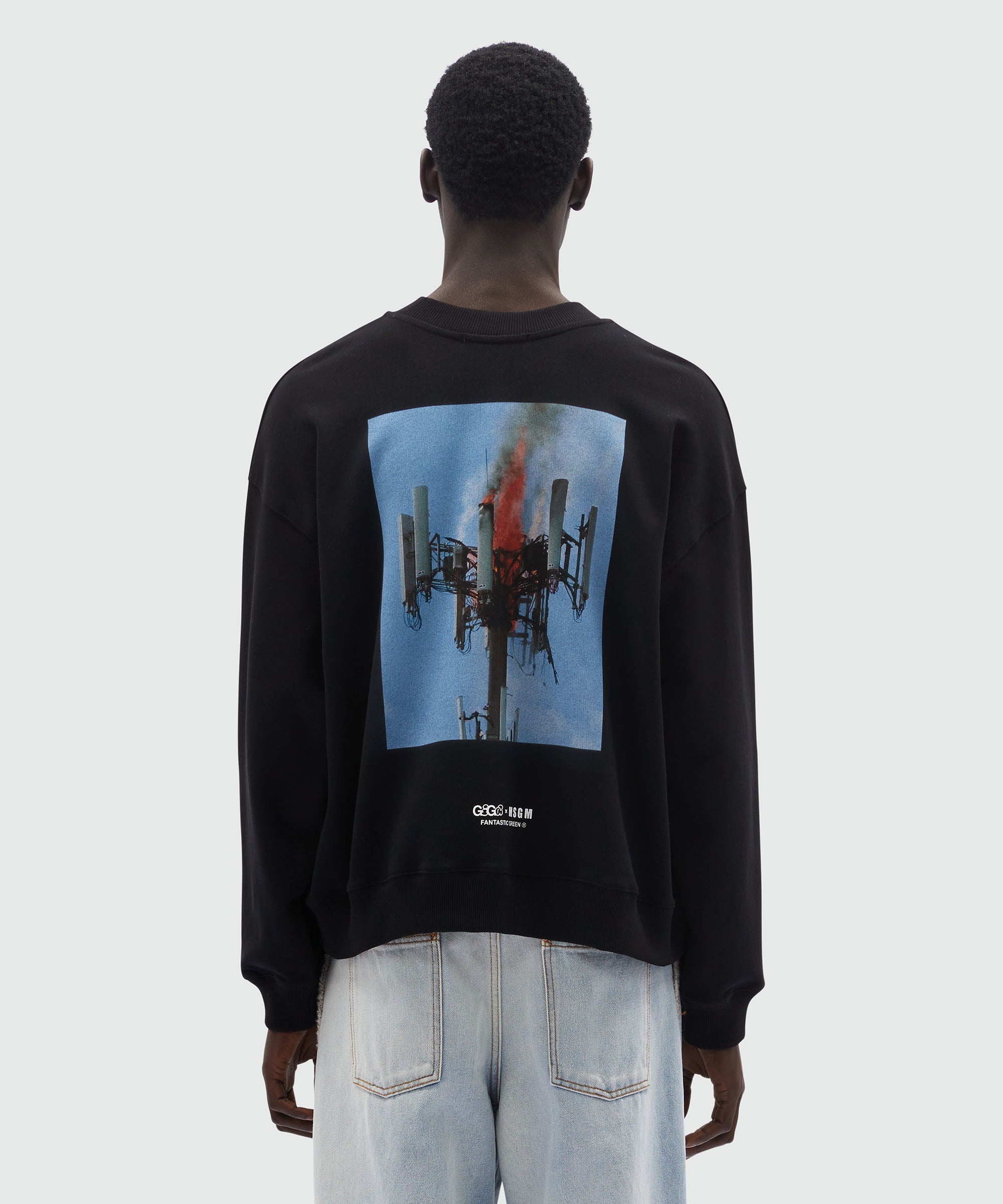 Black organic cotton sweatshirt with quotes "IT'S HOT HERE!" - 3