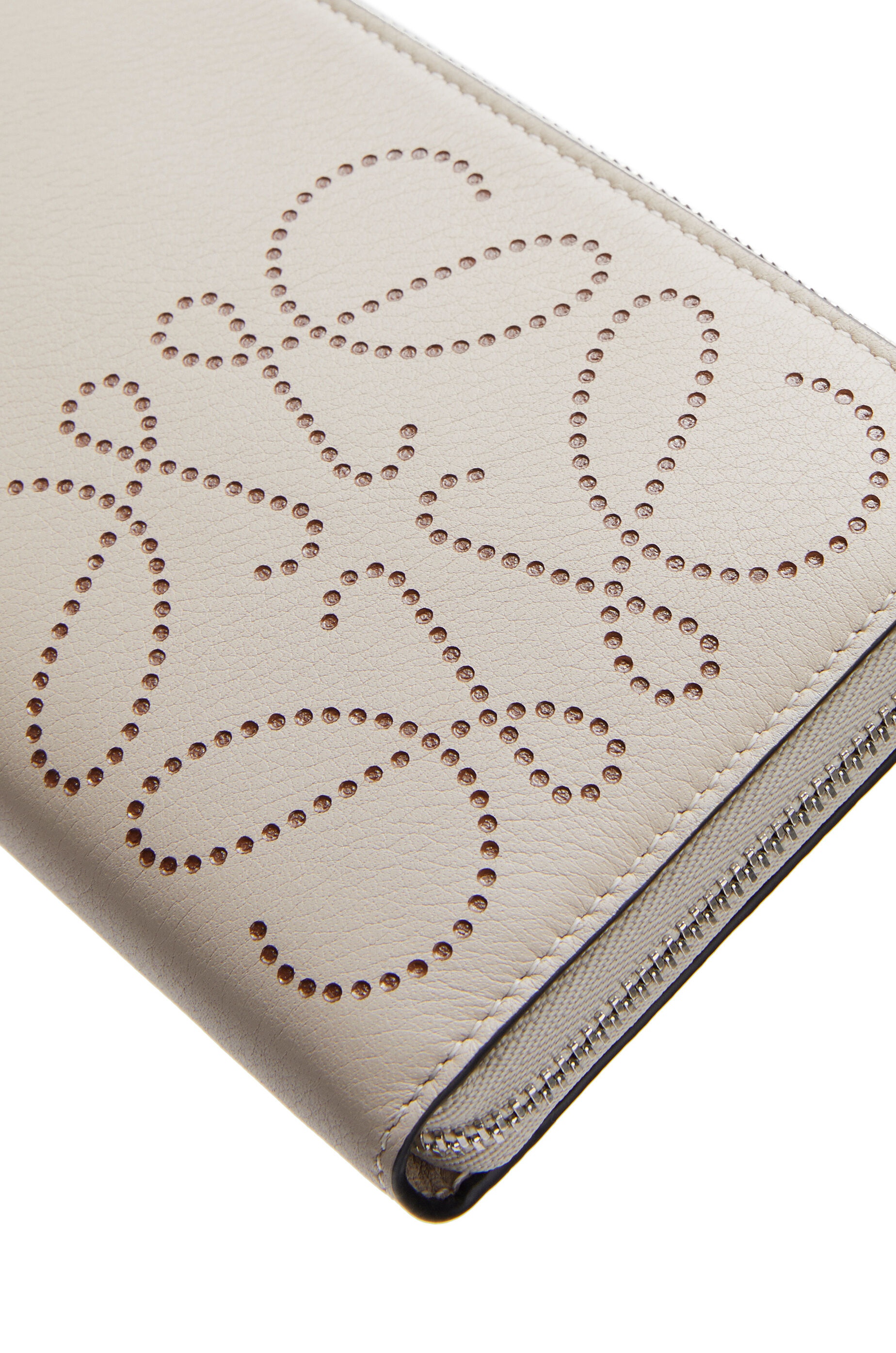 Zip around wallet in classic calfskin - 5