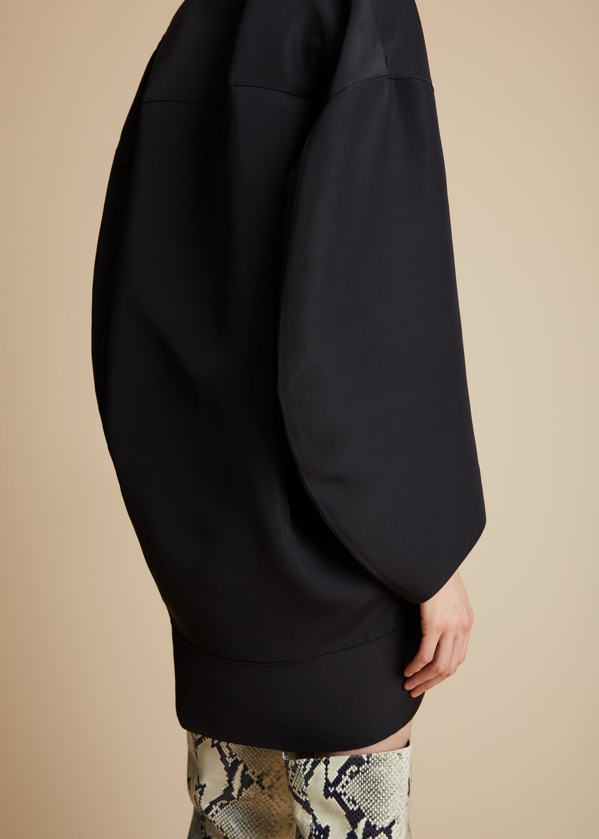 ワンピース KHAITE FW23 KAL DRESS (5364541 200 BLACK) KHAITE The Kal Dress in Black | khaite | REVERSIBLE