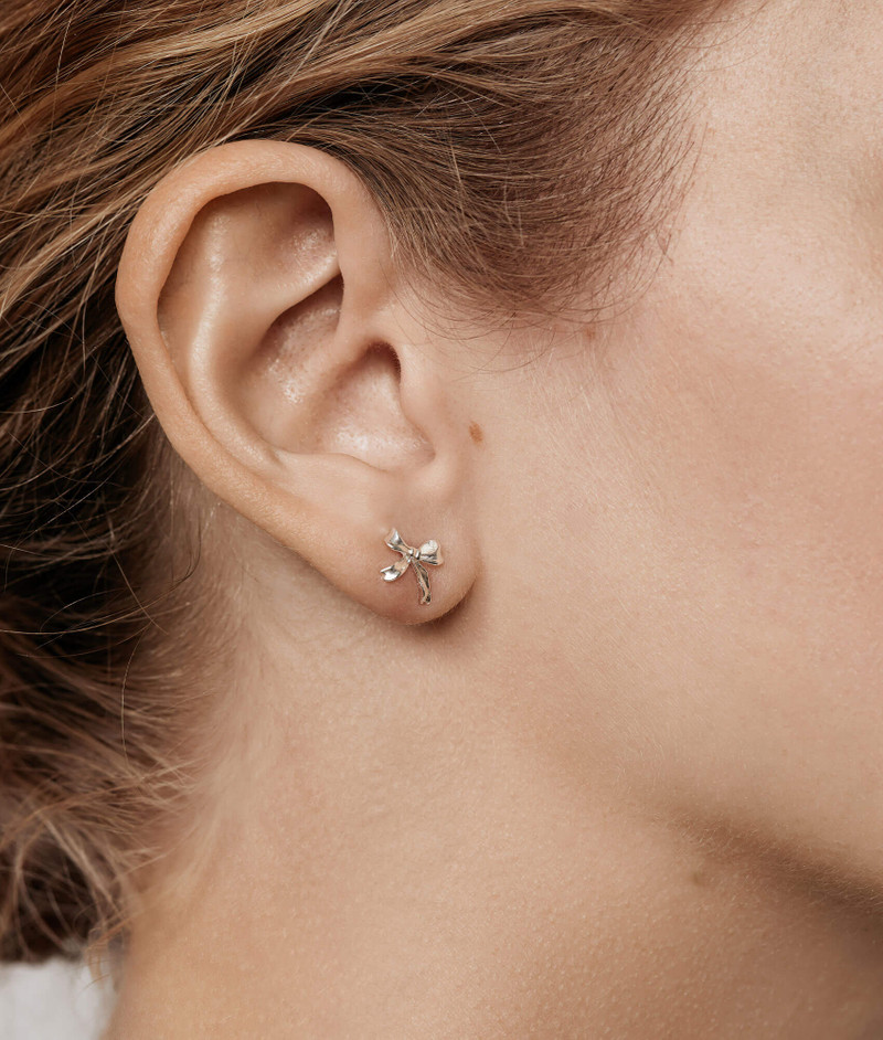 Splendid SHASHI Charlotte Mini Bow Stud Earrings outlook