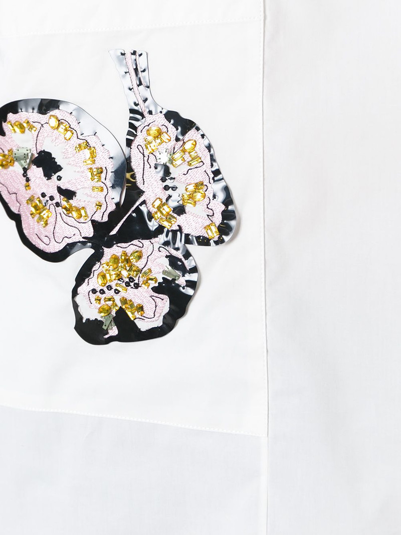 sleeveless appliqué shirt 5