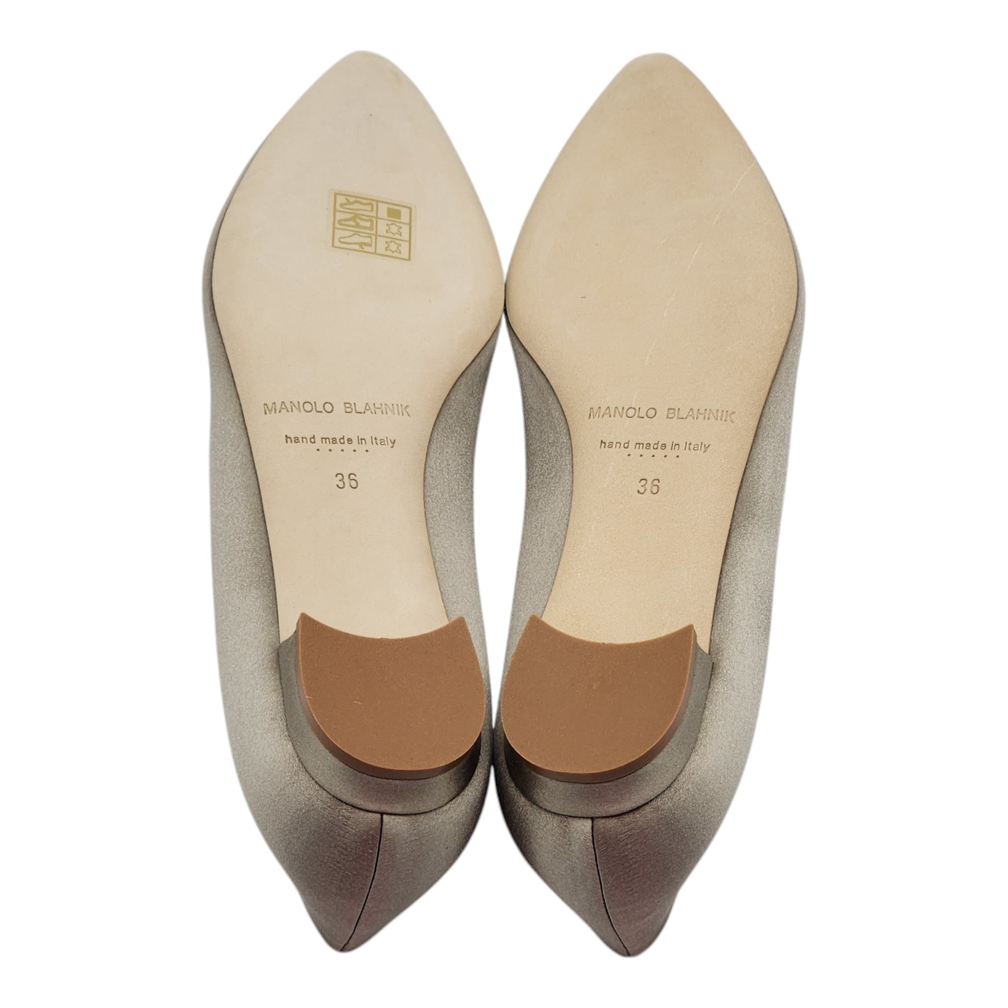 Manolo Blahnik Hangisiflat Jewel Buckle Flat Pumps - Satin - Champagne 36 - 5
