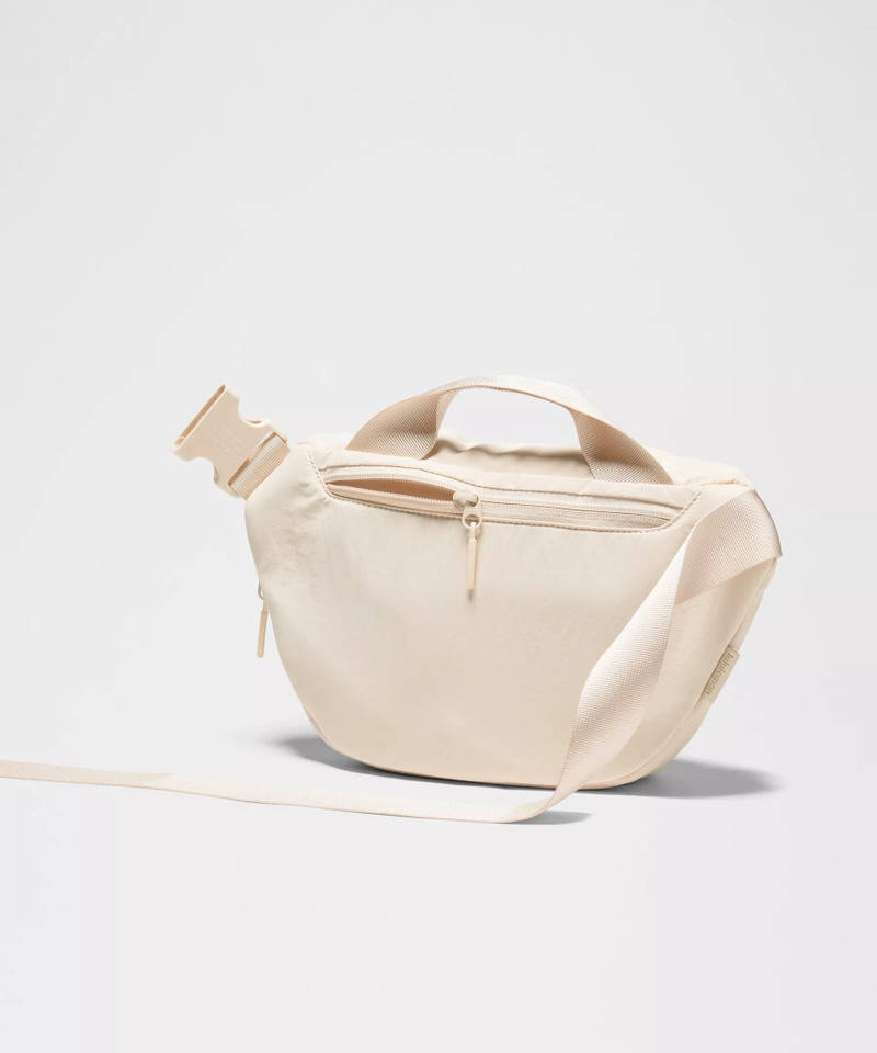 Lunar New Year Curved Crossbody Bag 3L 4