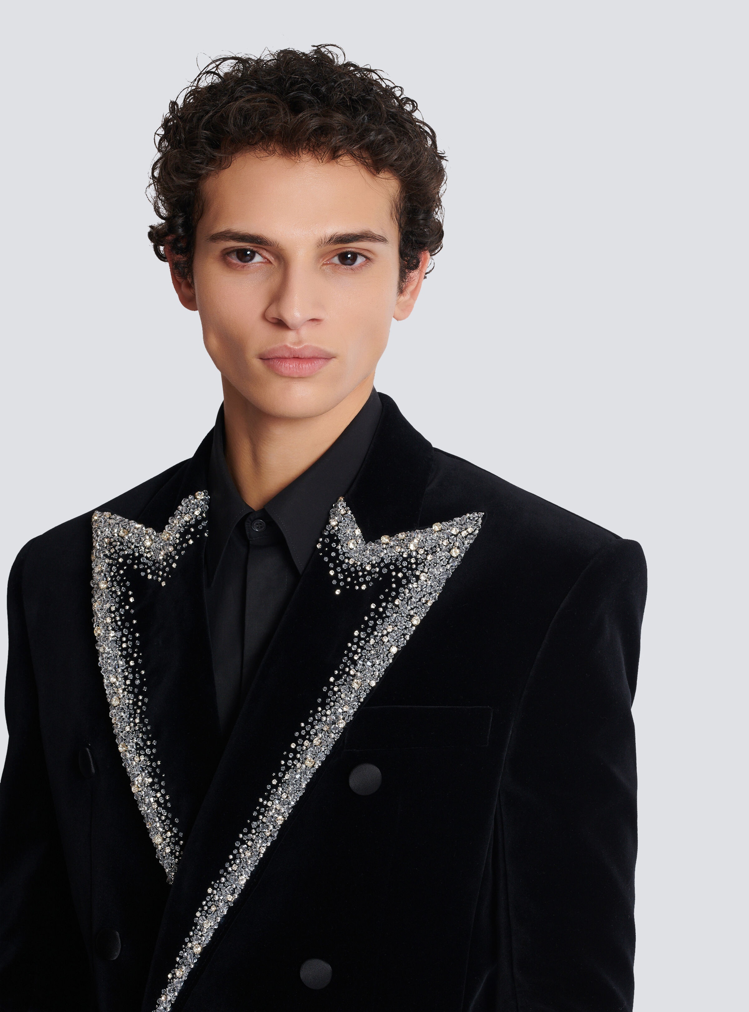 Velvet jacket with embroidered collar - 7