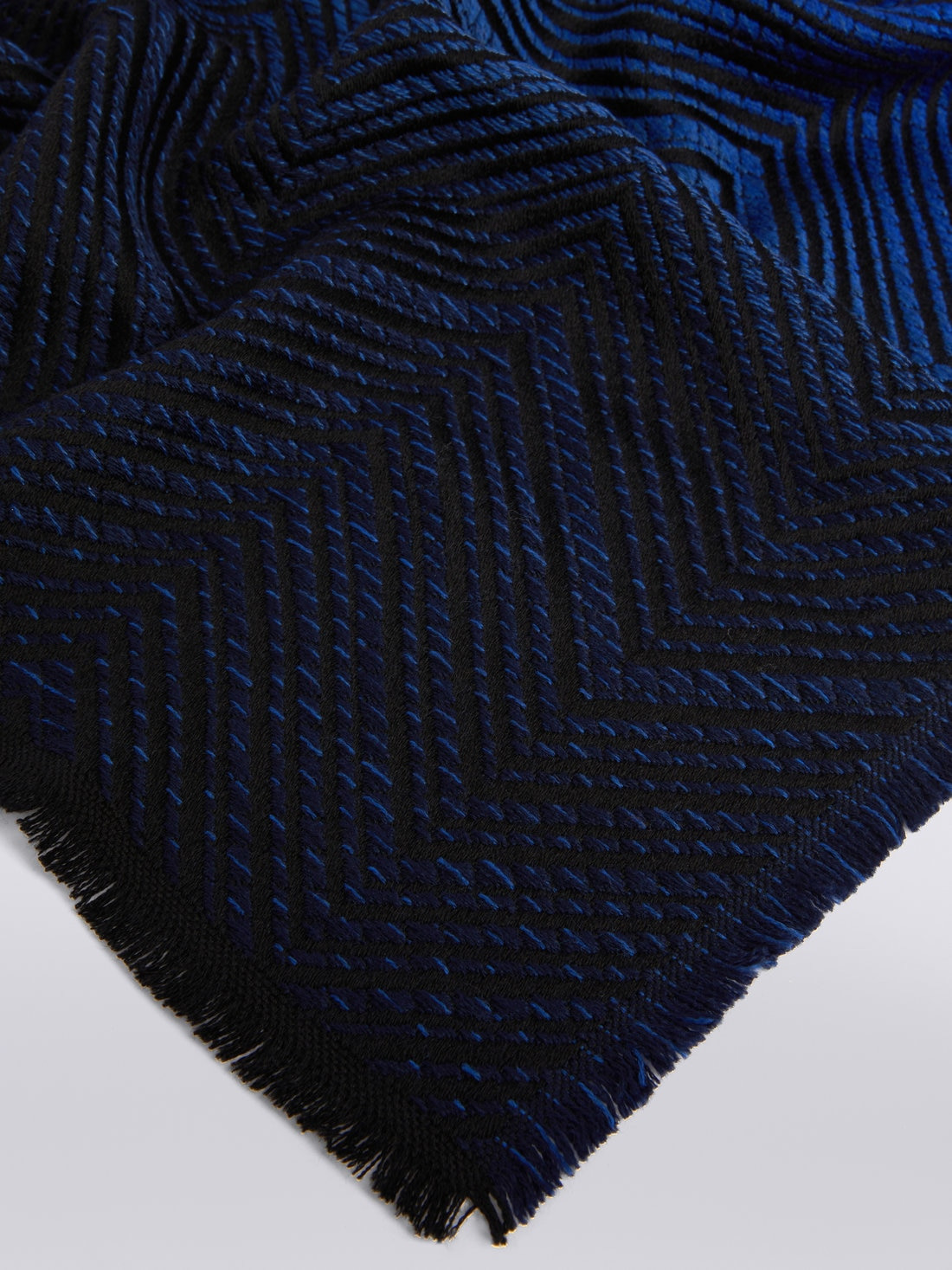Wool chevron shawl with frayed edges - 2