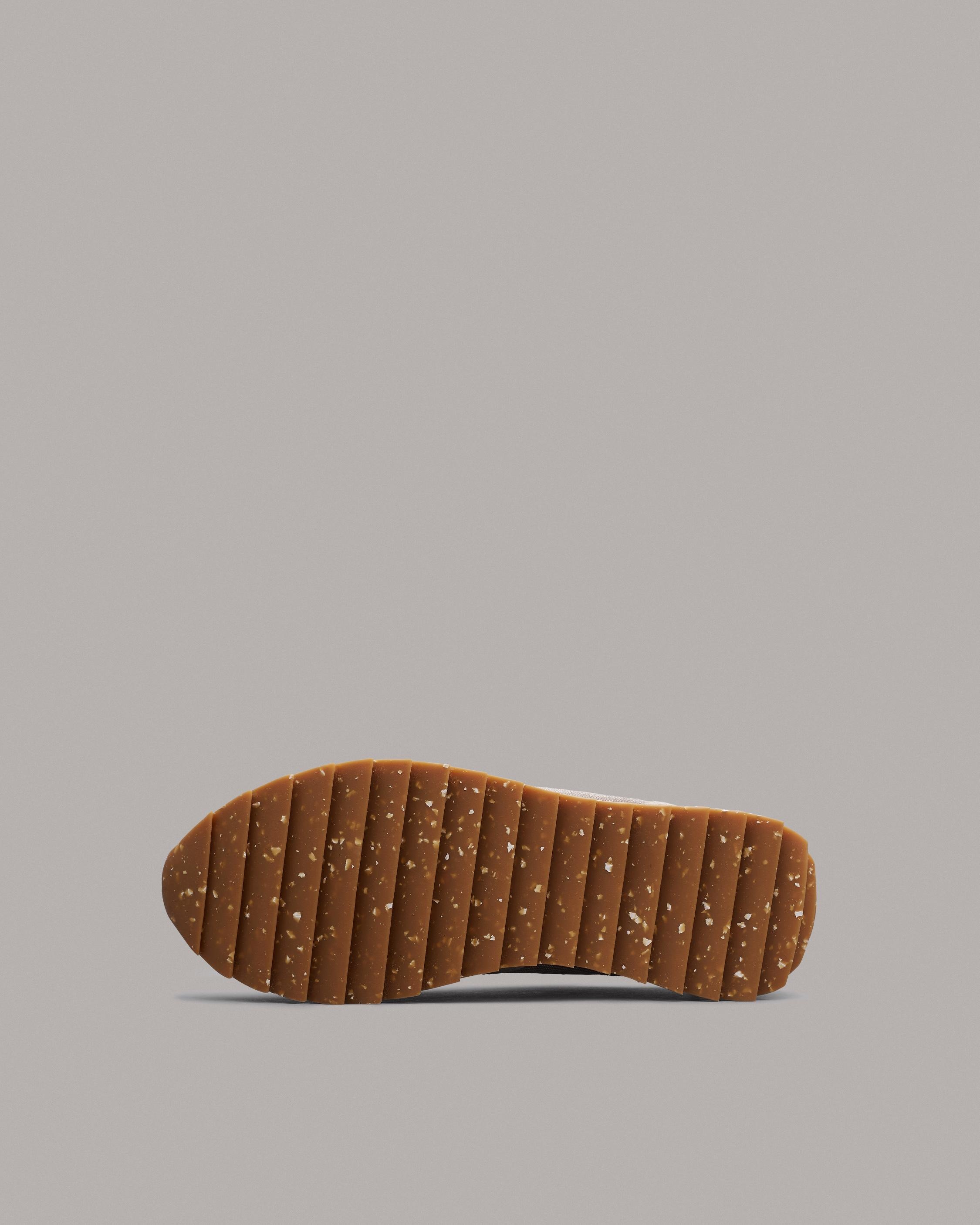 Retro Runner - Corduroy
Low Top Sneaker - 5