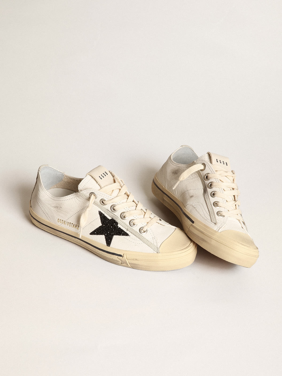 V-Star in white nappa leather with a black glitter star - 2