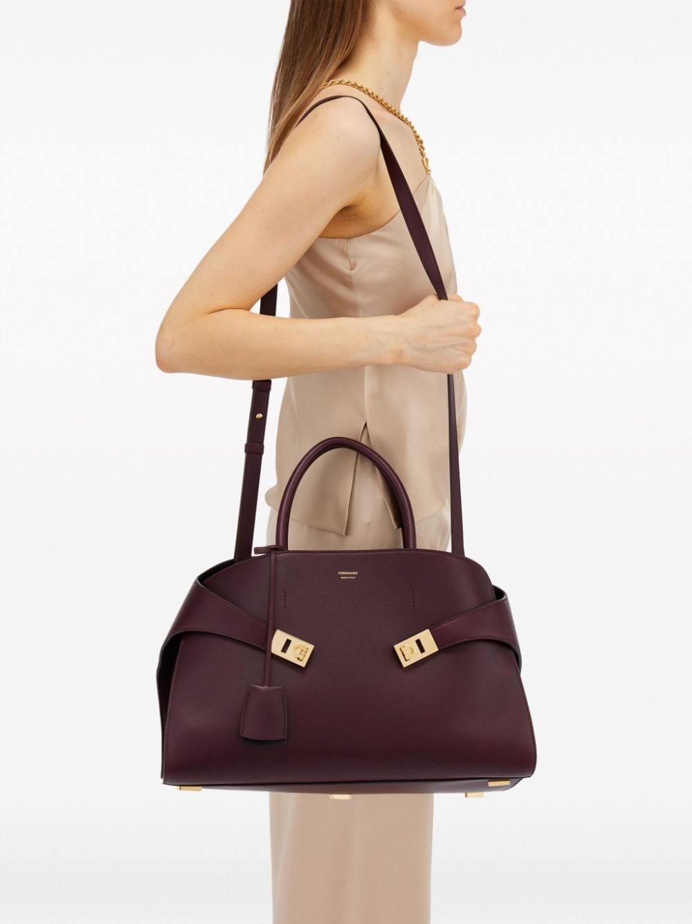 medium Hug leather tote - 2