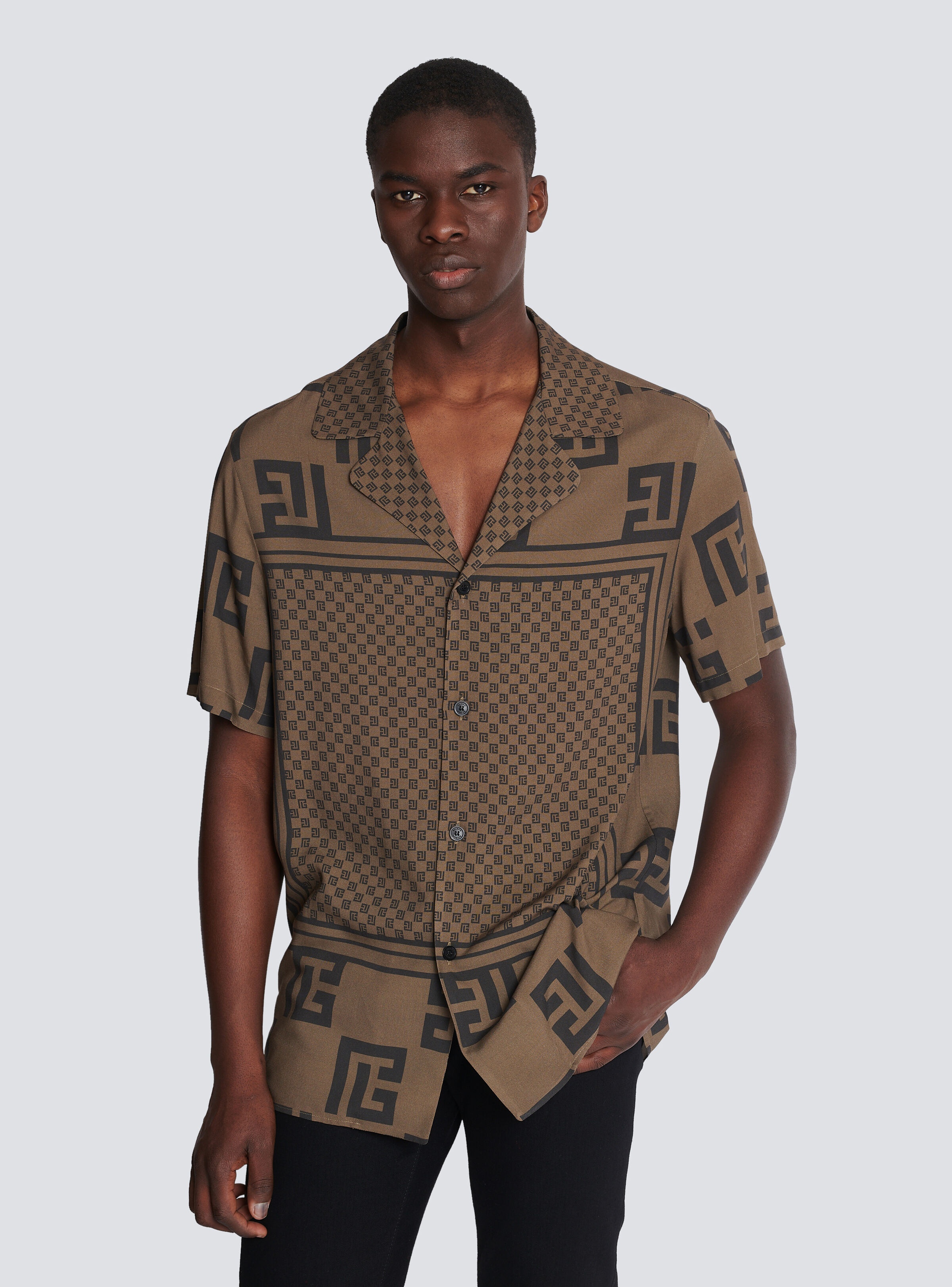 Short-sleeved shirt with monogram scarf print - 6