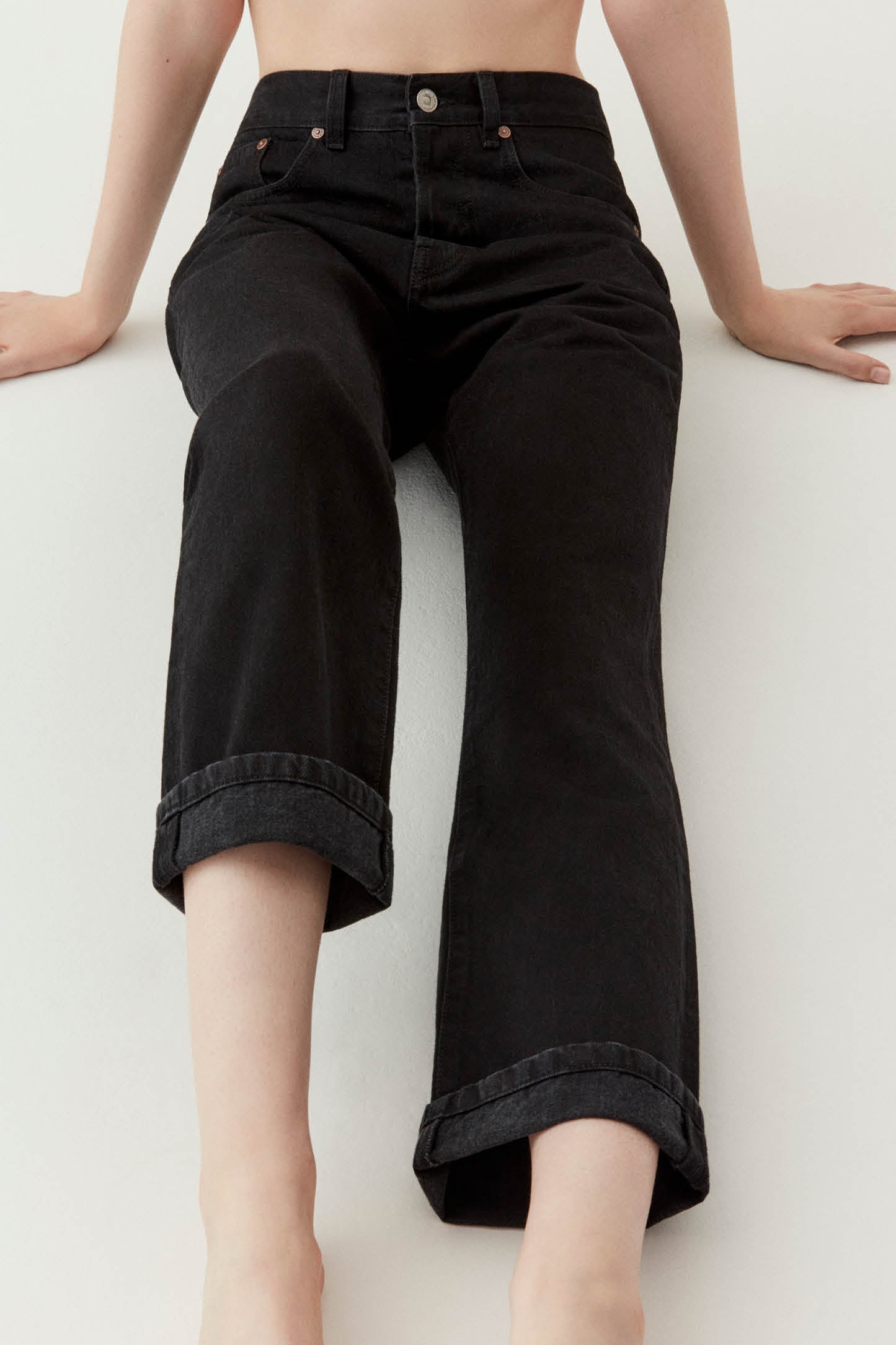 Exclusive Victoria Relaxed Jean In Washed Black - 7