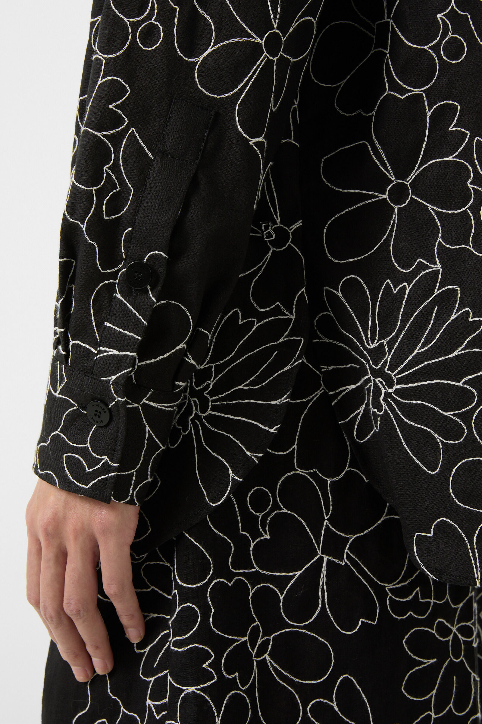 Blouse Chelsy in Black - 5