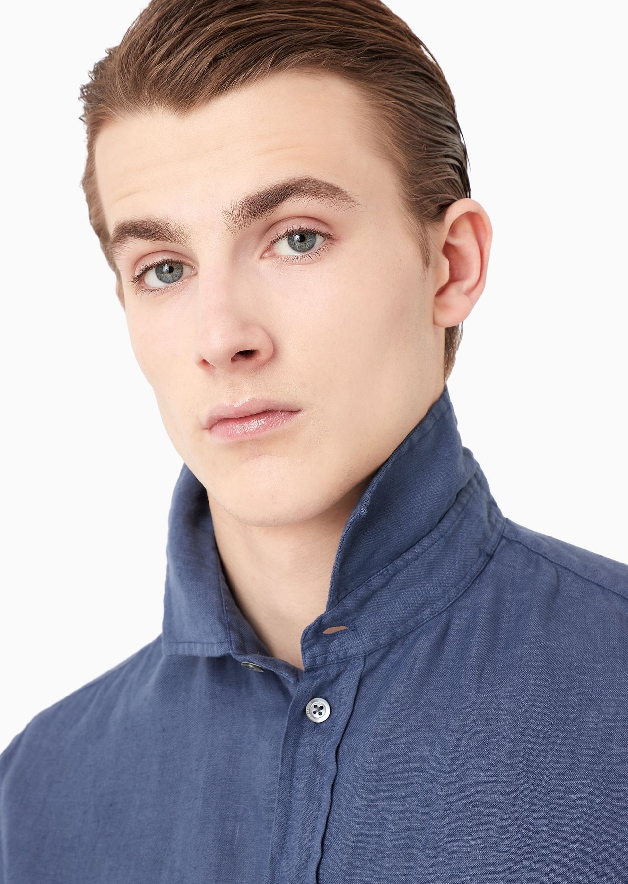 Garment-dyed linen shirt with French collar - 11