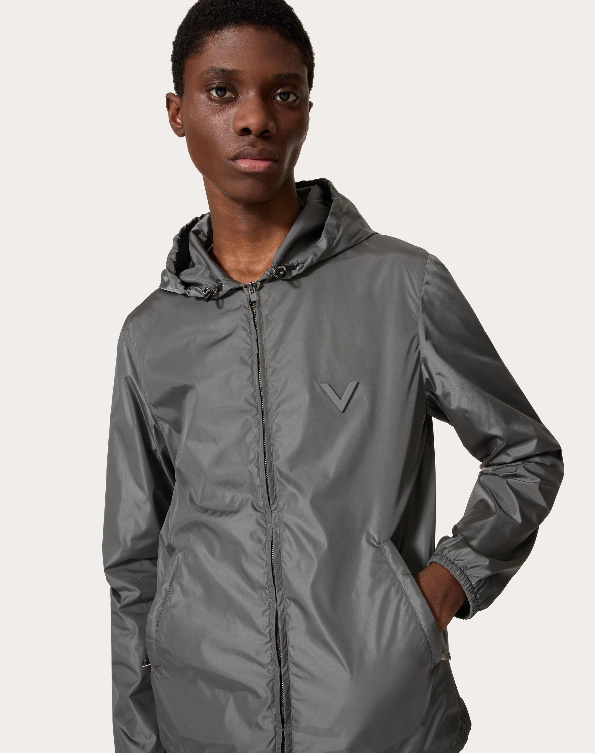 NYLON HOODED WINDBREAKER WITH METALLIC V DETAIL - 5