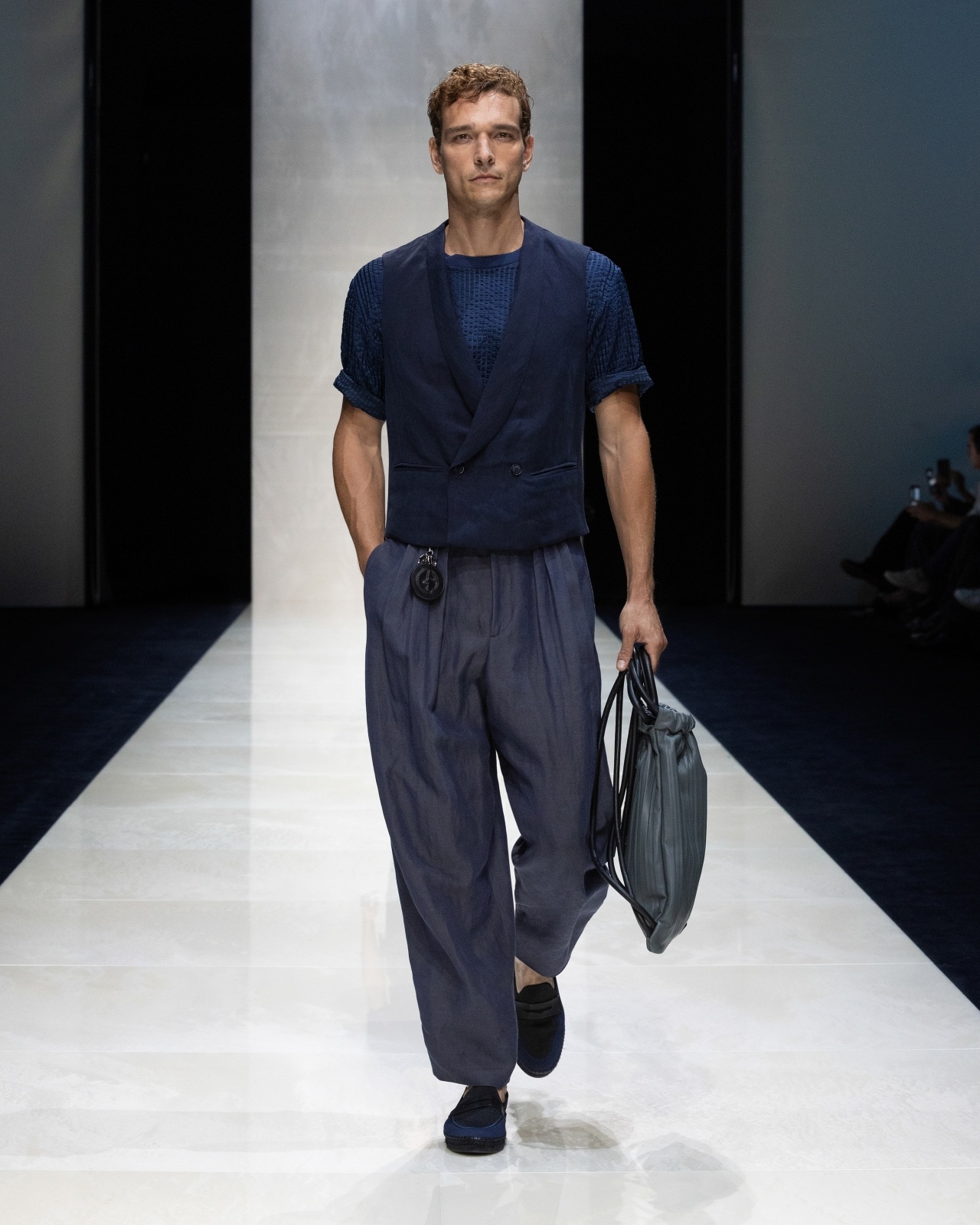 LINEN AND VISCOSE TWILL TWO-PLEAT TROUSERS - 6