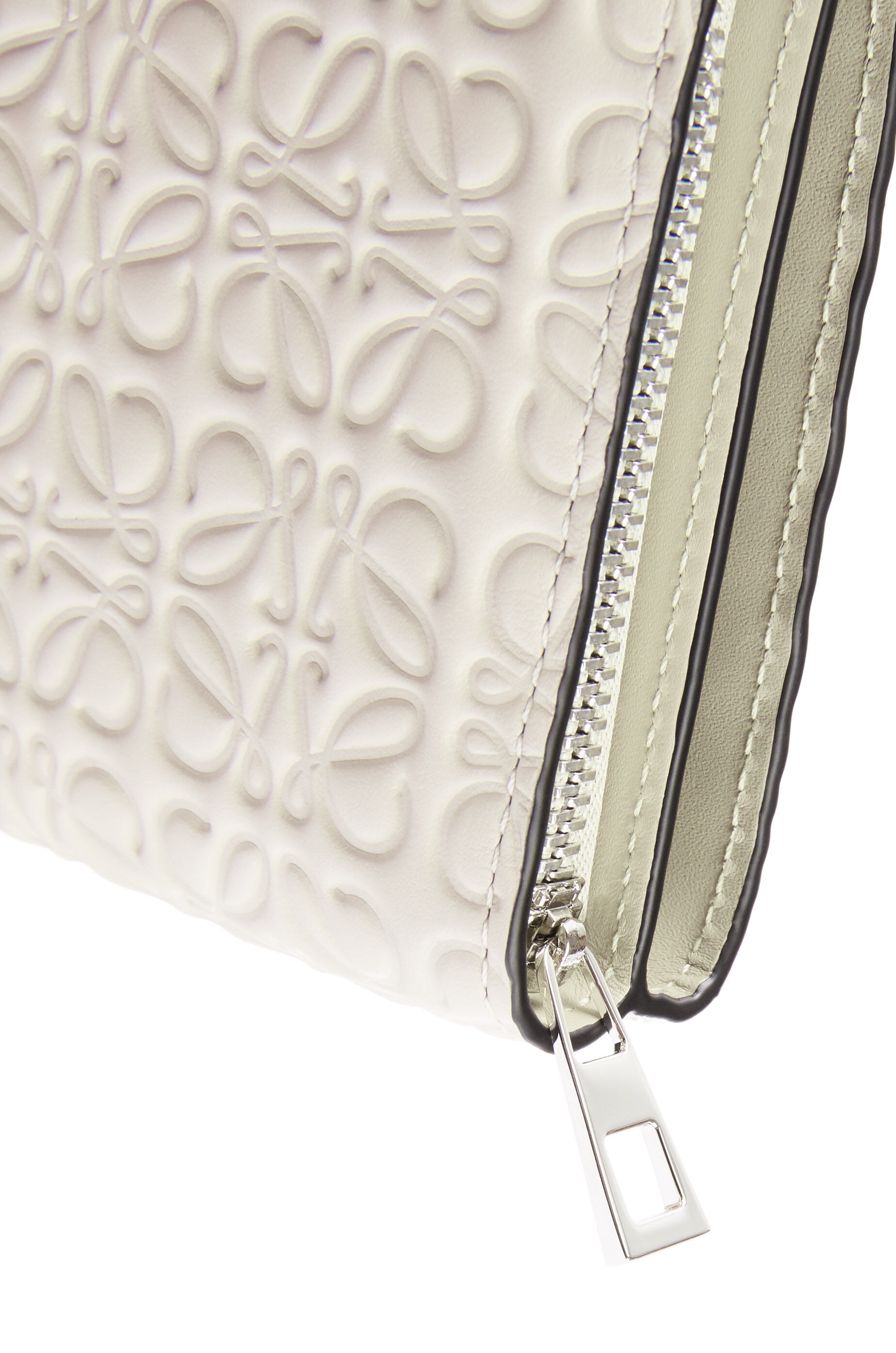 Compact zip wallet in calfskin - 4